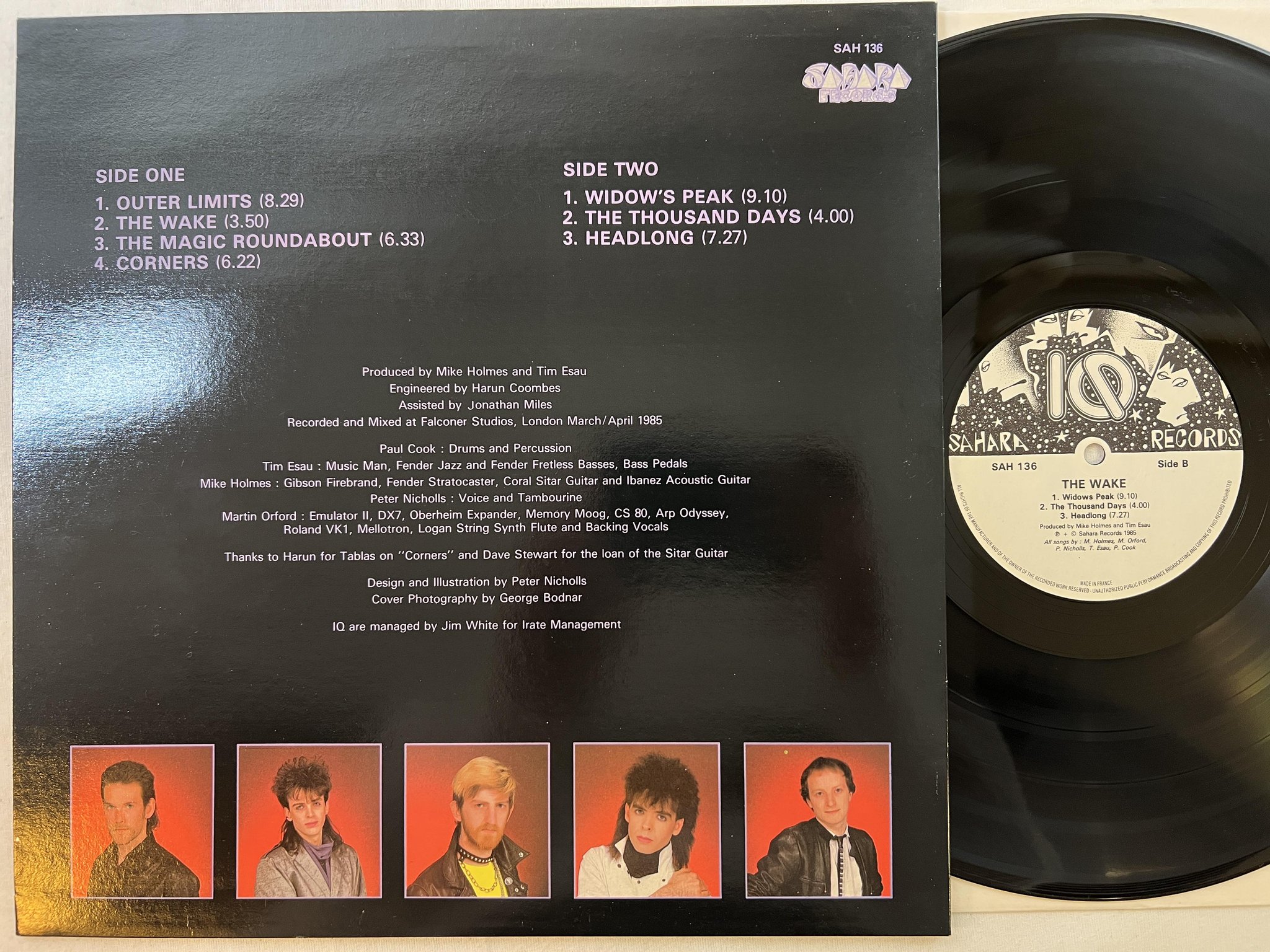 Omslagsbild för skivan IQ the wake LP -85 UK SAHARA SAH 136 ** prog rock **