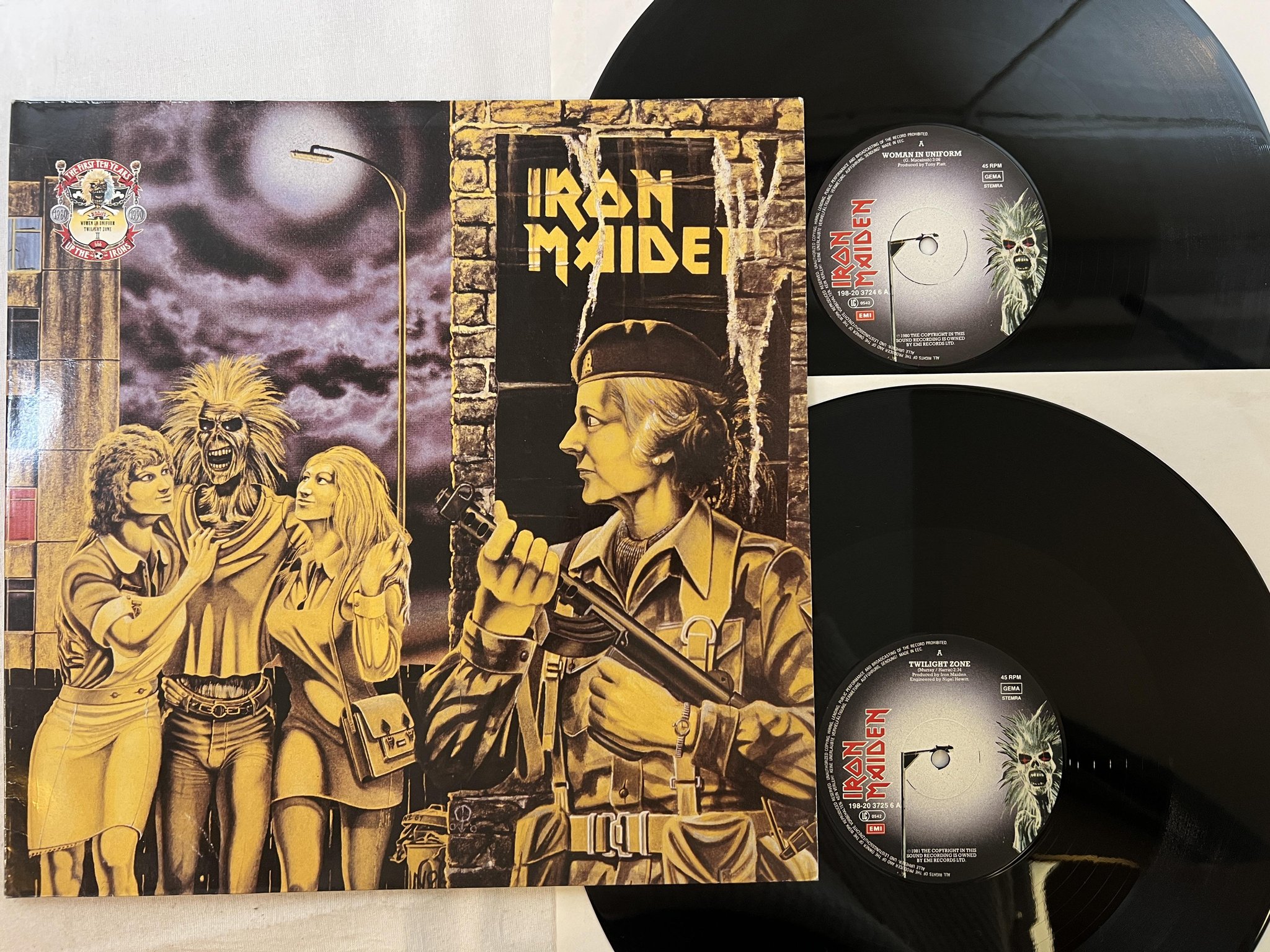 Omslagsbild för skivan IRON MAIDEN Women In Uniform · Twilight Zone 2x12" -90 Ger EMI 198 20 3723 6
