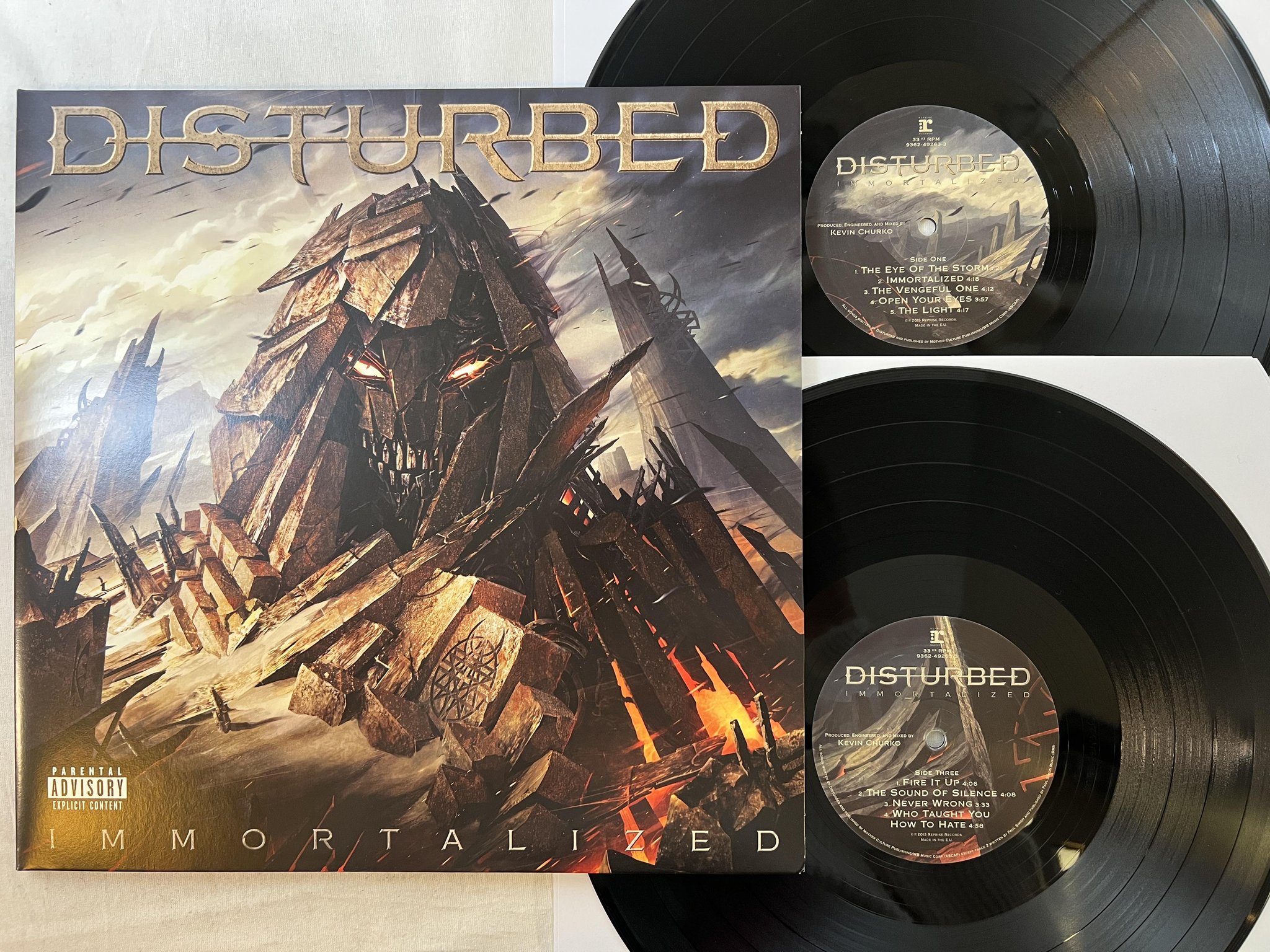 Omslagsbild för skivan DISTURBED immortalized 2xLP 2015 REPRISE 9362-49263-3
