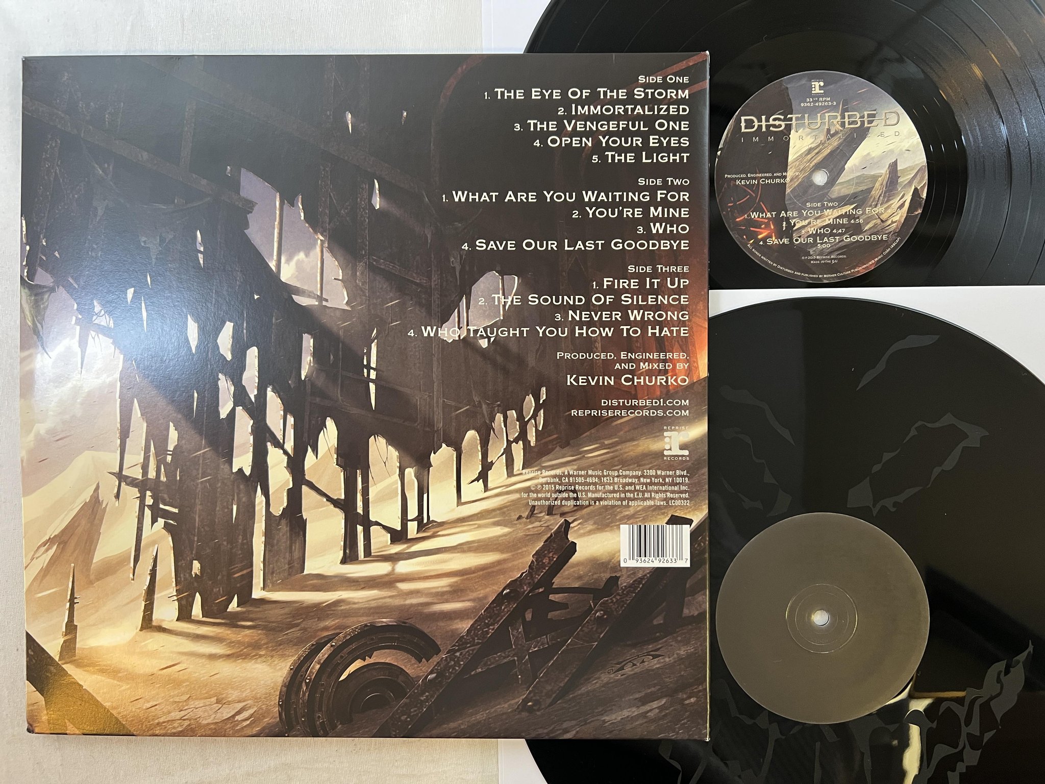 Omslagsbild för skivan DISTURBED immortalized 2xLP 2015 REPRISE 9362-49263-3