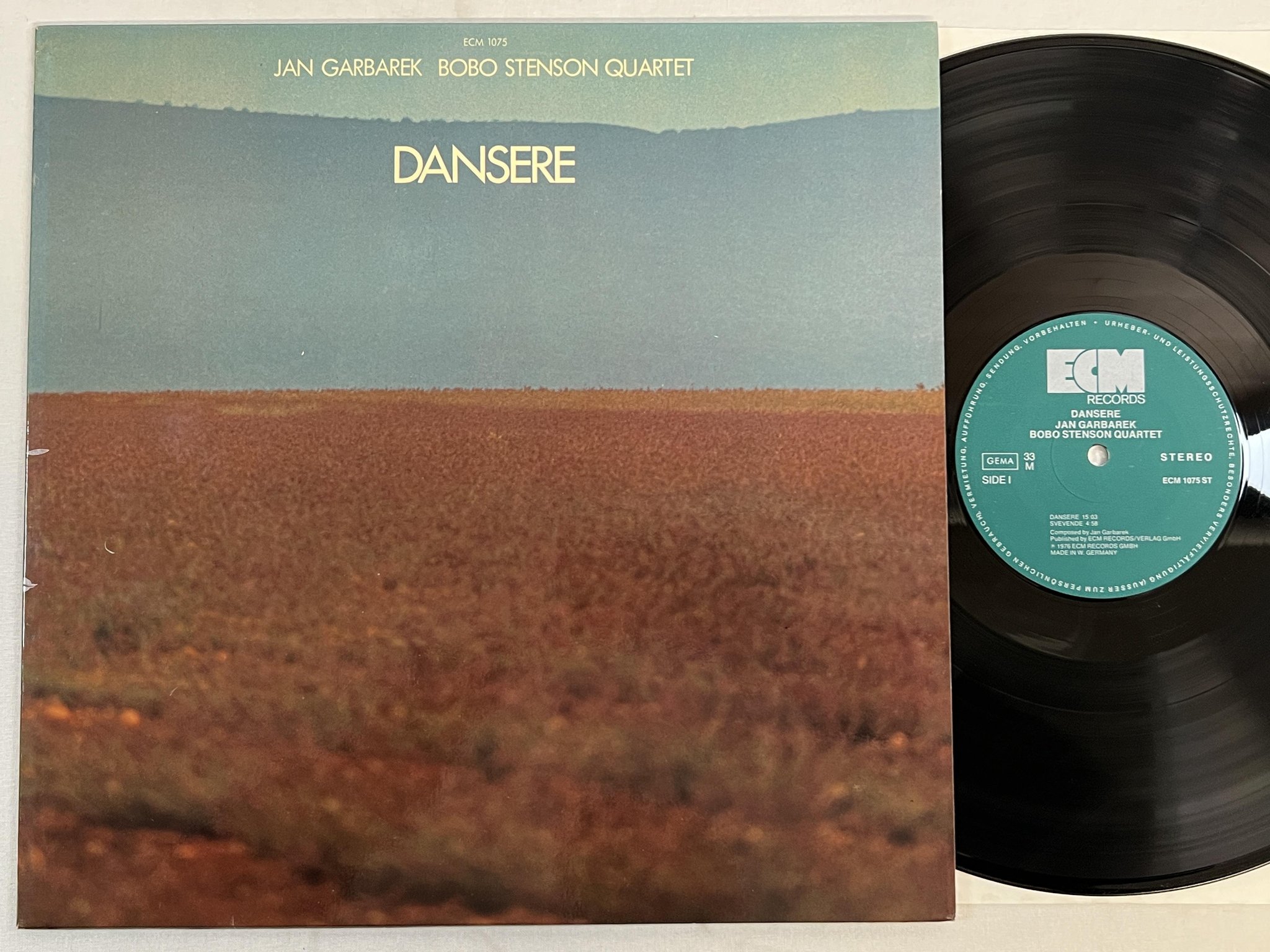 Omslagsbild för skivan JAN GARBAREK / BOB STENSON QUARTET dansere LP -76 Ger ECM 1075 ST