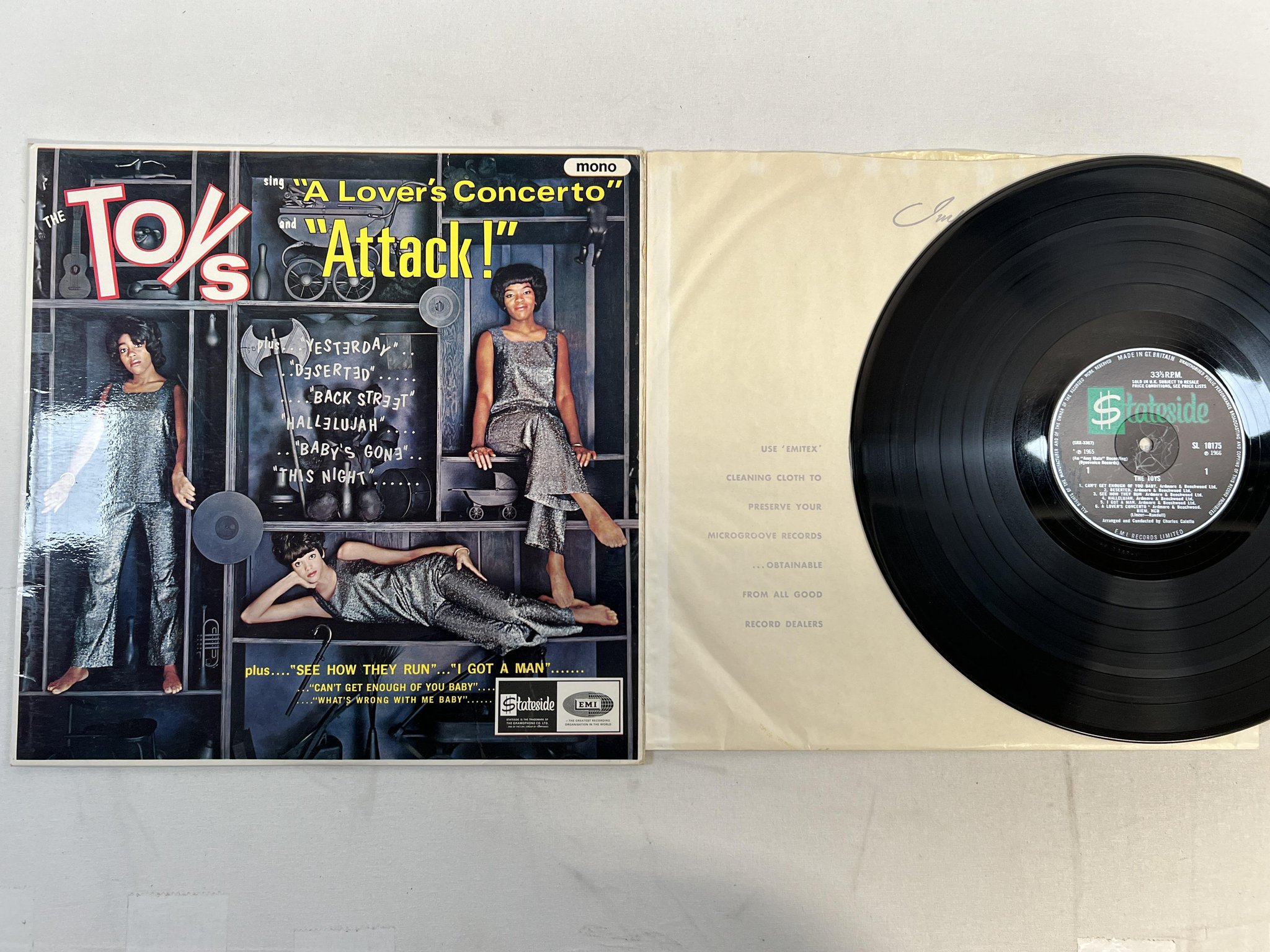 Omslagsbild för skivan THE TOYS Sing "A Lover's Concerto" And "Attack" LP -66 UK STATESIDE SL 10175