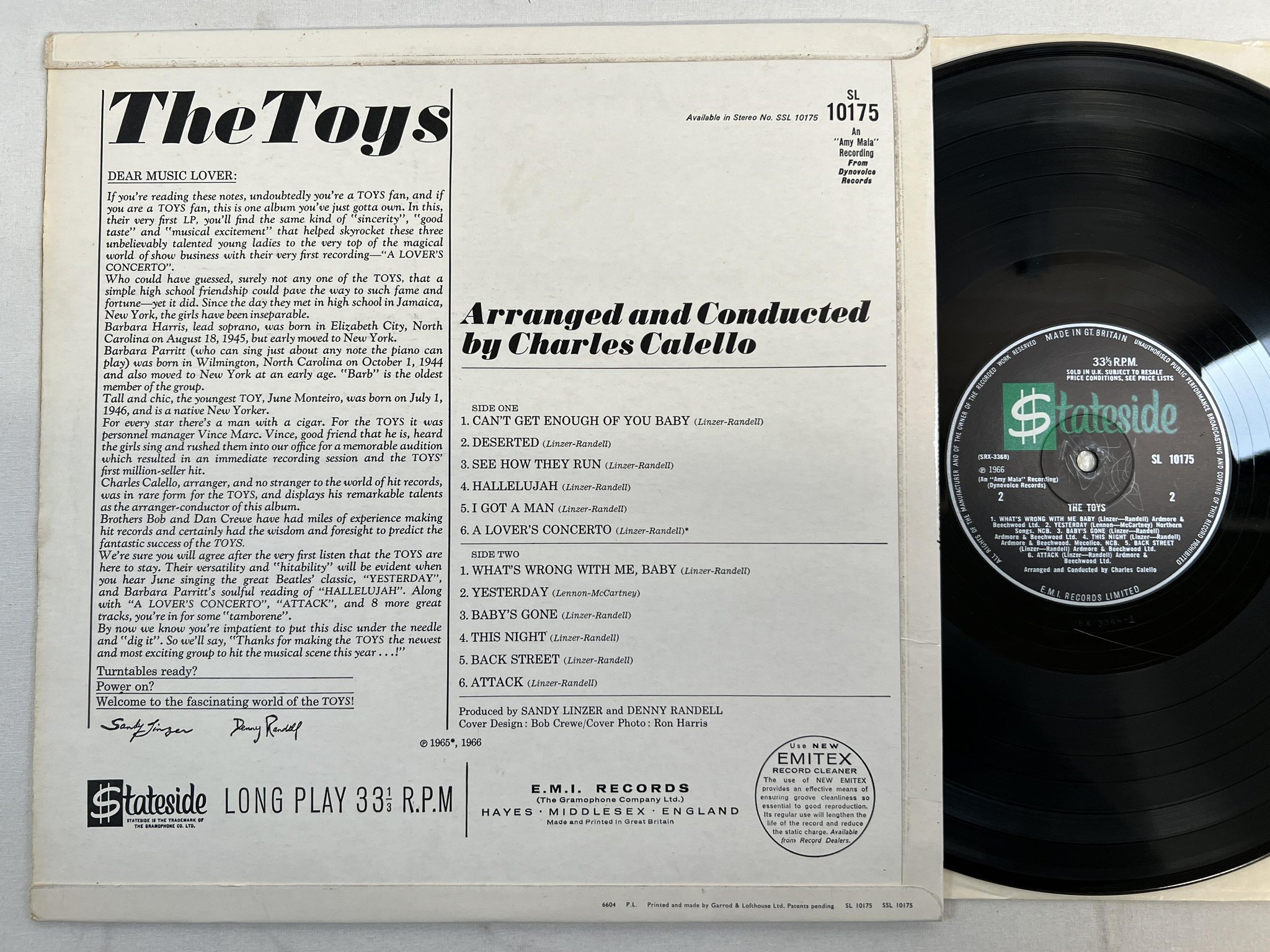 Omslagsbild för skivan THE TOYS Sing "A Lover's Concerto" And "Attack" LP -66 UK STATESIDE SL 10175
