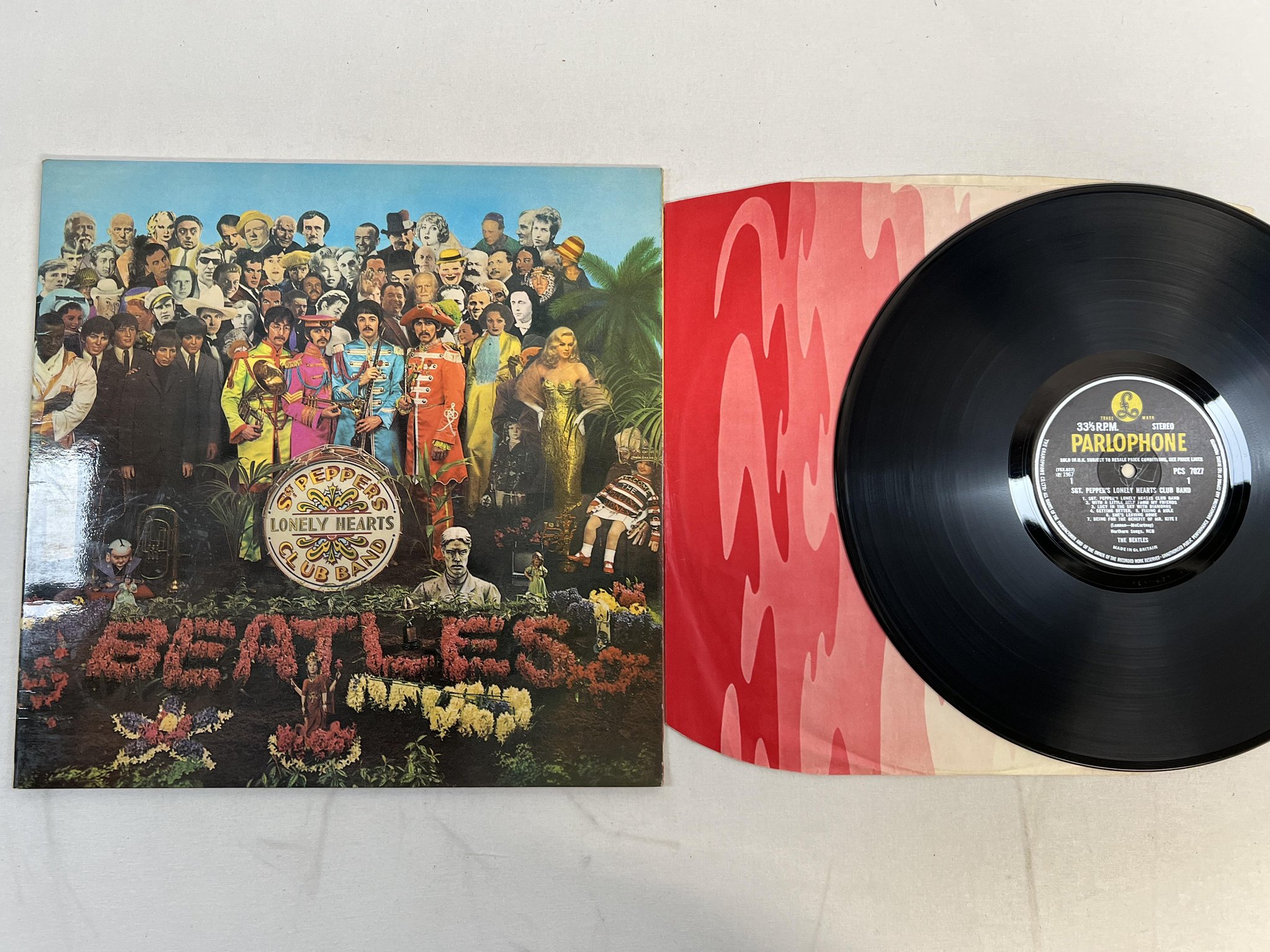 Omslagsbild för skivan THE BEATLES Sgt Pepper's lonely... LP -67 UK PARLOPHONE PCS 7027