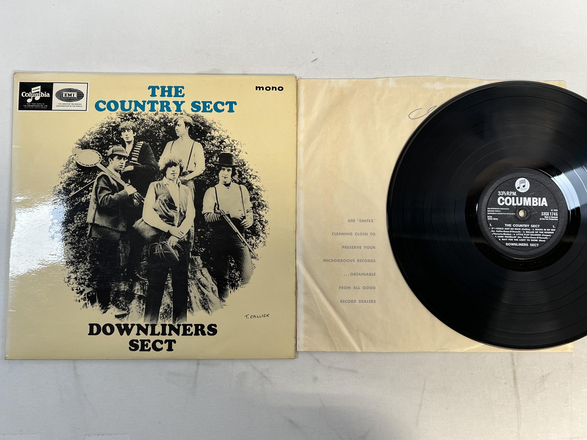Omslagsbild för skivan THE DOWNLINERS SECT the country sect LP -65 Den COLUMBIA 33SX 1745