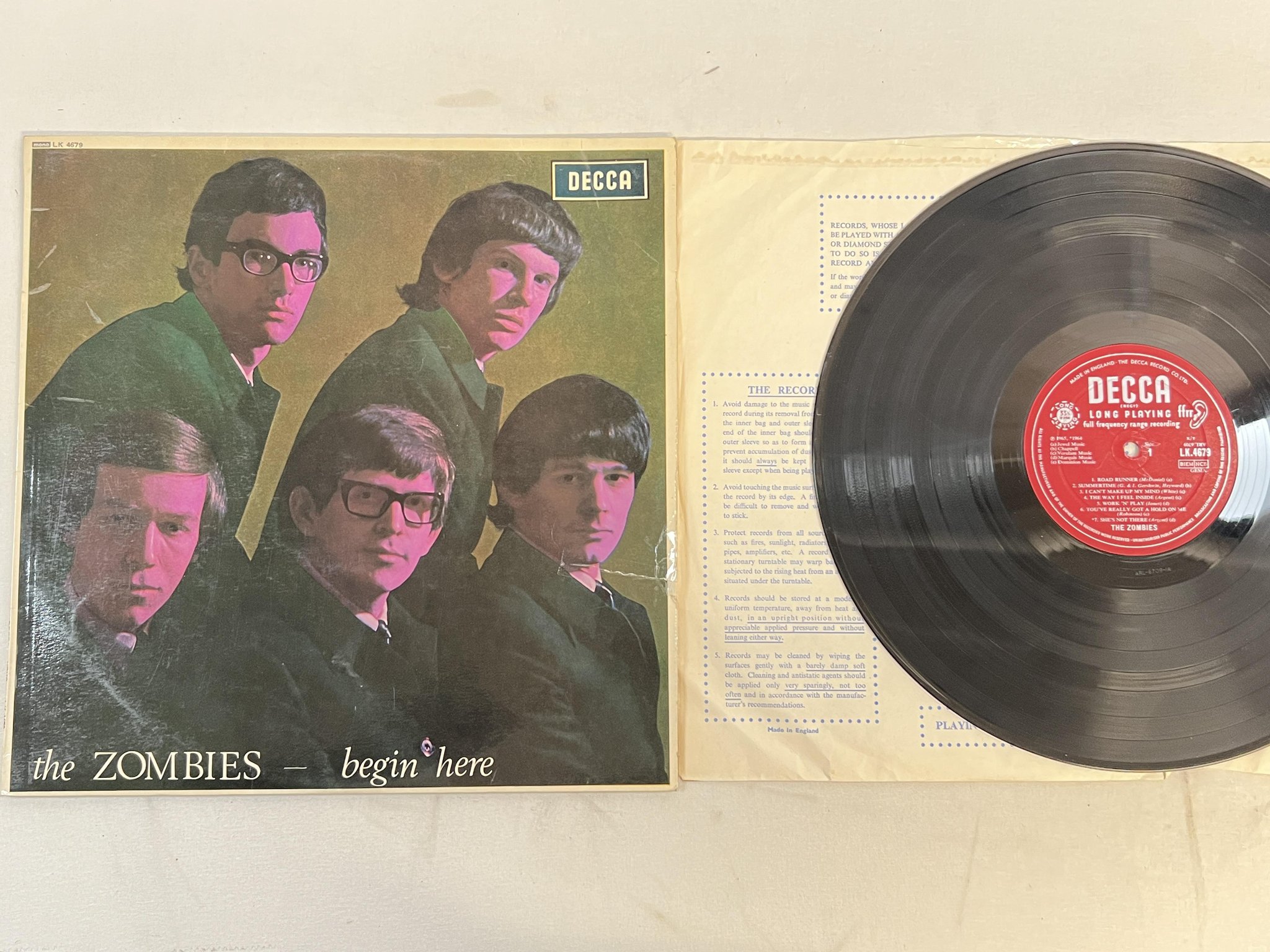 Omslagsbild för skivan THE ZOMBIES s/t LP -65 UK mono DECCA LP 4679 ** R A R E **
