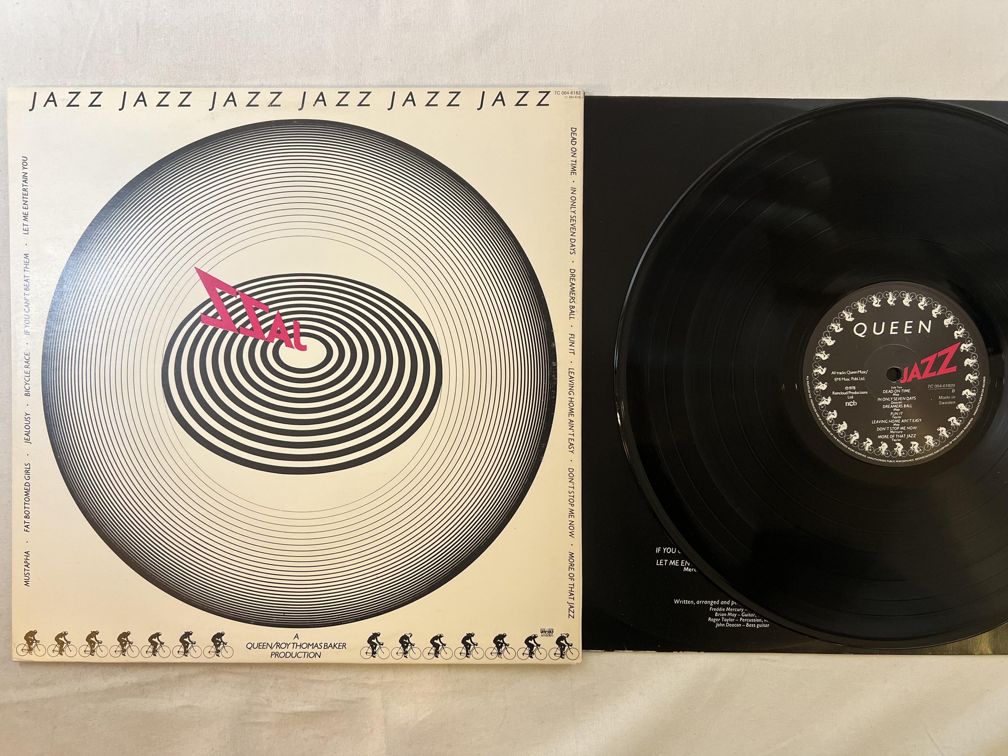 Omslagsbild för skivan QUEEN jazz LP -78 Swe EMI 7C 064-61820 w/ poster