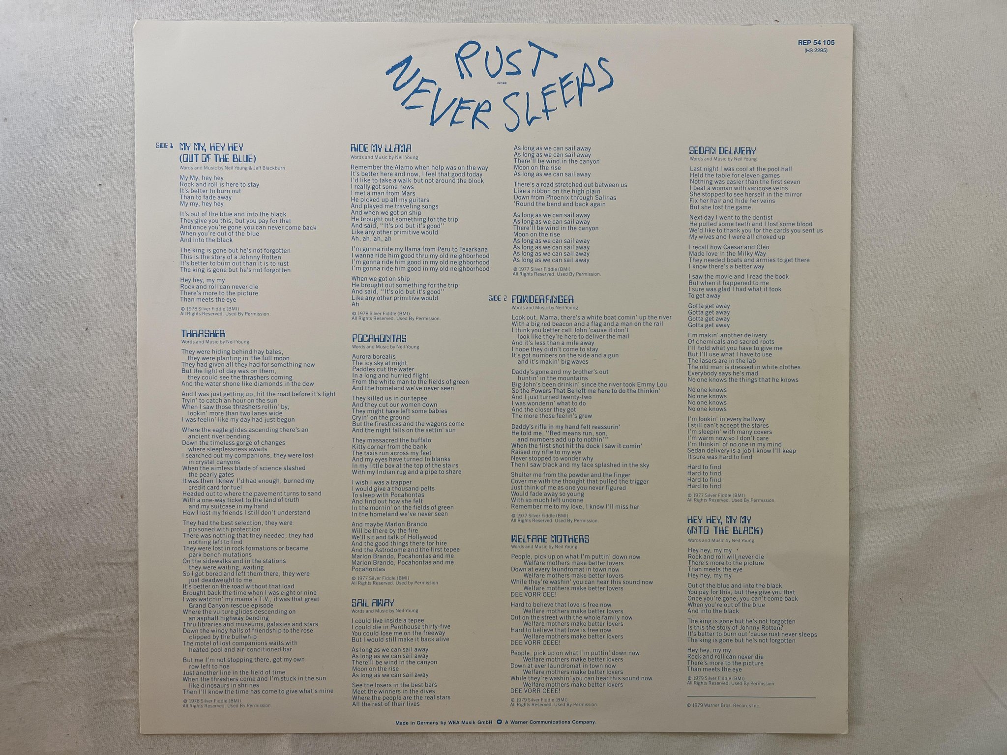 Omslagsbild för skivan NEIL YOUNG & CRAZY HORSE rust never sleeps LP -79 Ger REPRISE REP 54105