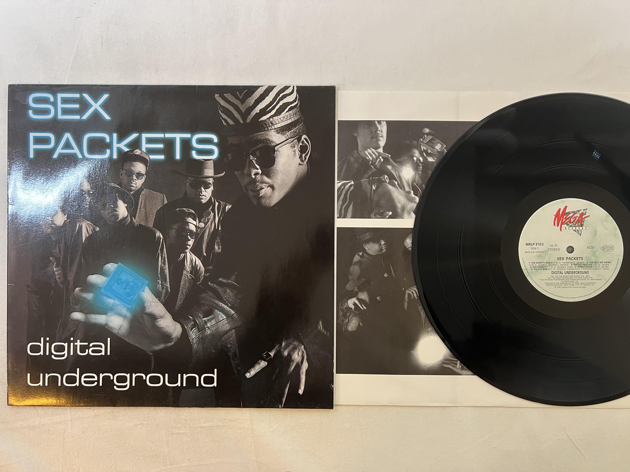 Omslagsbild för skivan DIGITAL UNDERGROUND sex packets LP -90 ncb MEGA MRLP 3169