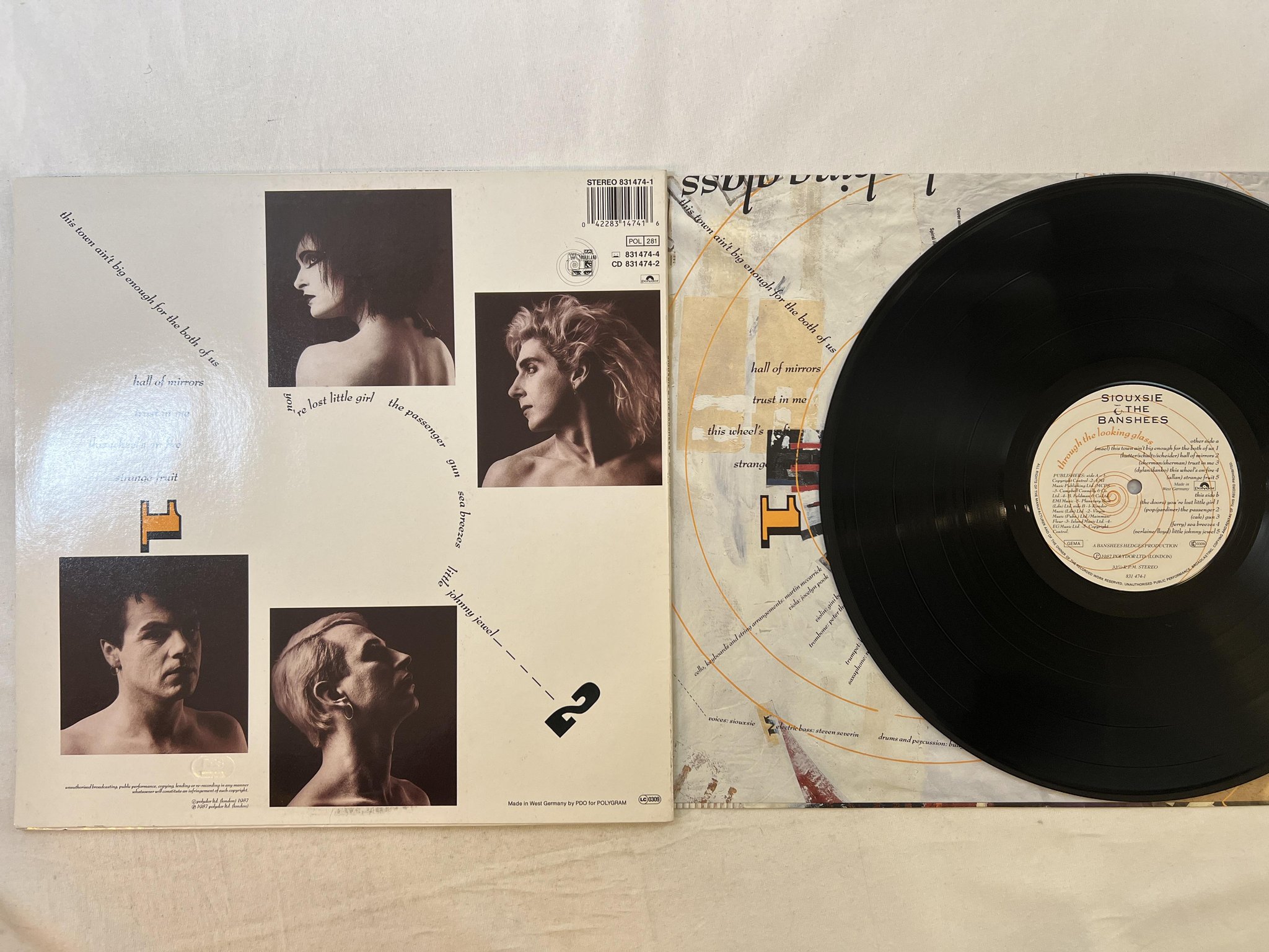 Omslagsbild för skivan SIOUXSIE & THE BANSHEES through the looking glass LP -87 Ger POLYDOR 831474-1