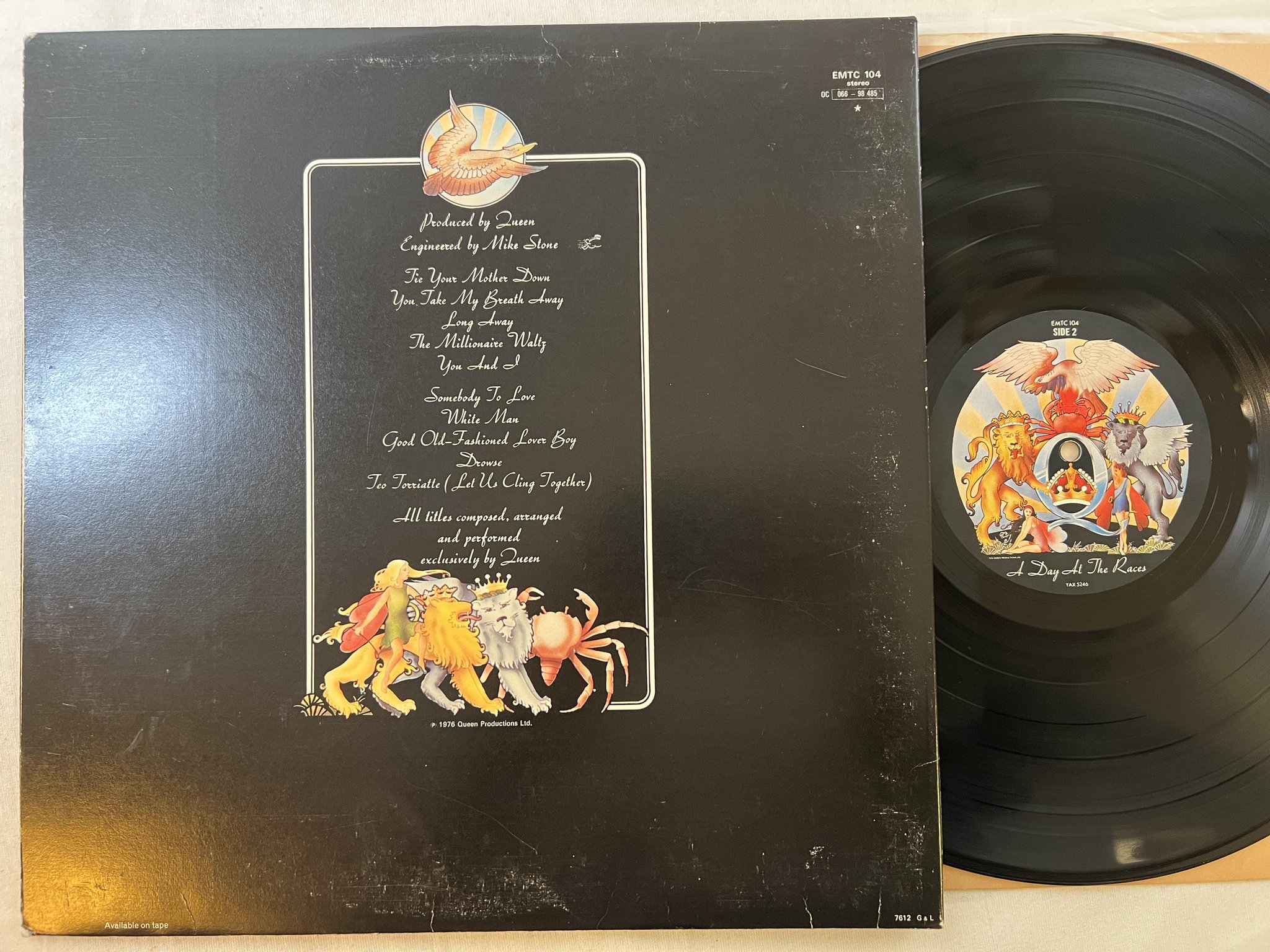 Omslagsbild för skivan QUEEN a day at the races LP -76 UK EMI EMTC 104