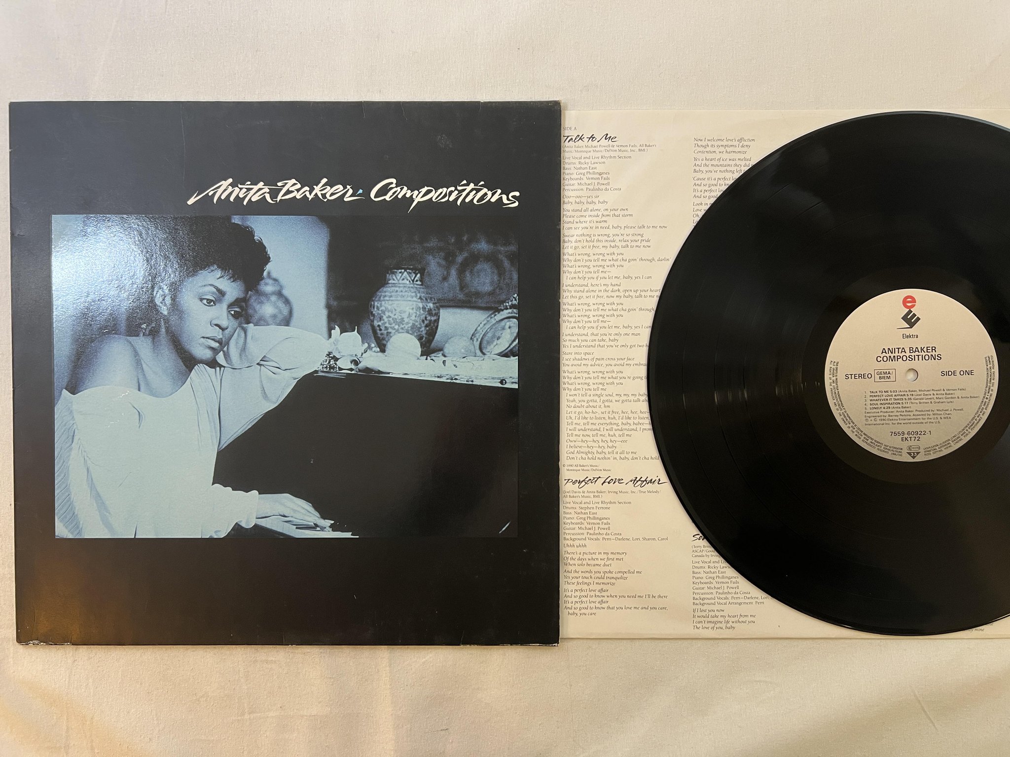 Omslagsbild för skivan ANITA BAKER compositions LP -90 Ger ELEKTRA 7559-60922-1 ** LOVELY ALBUM **