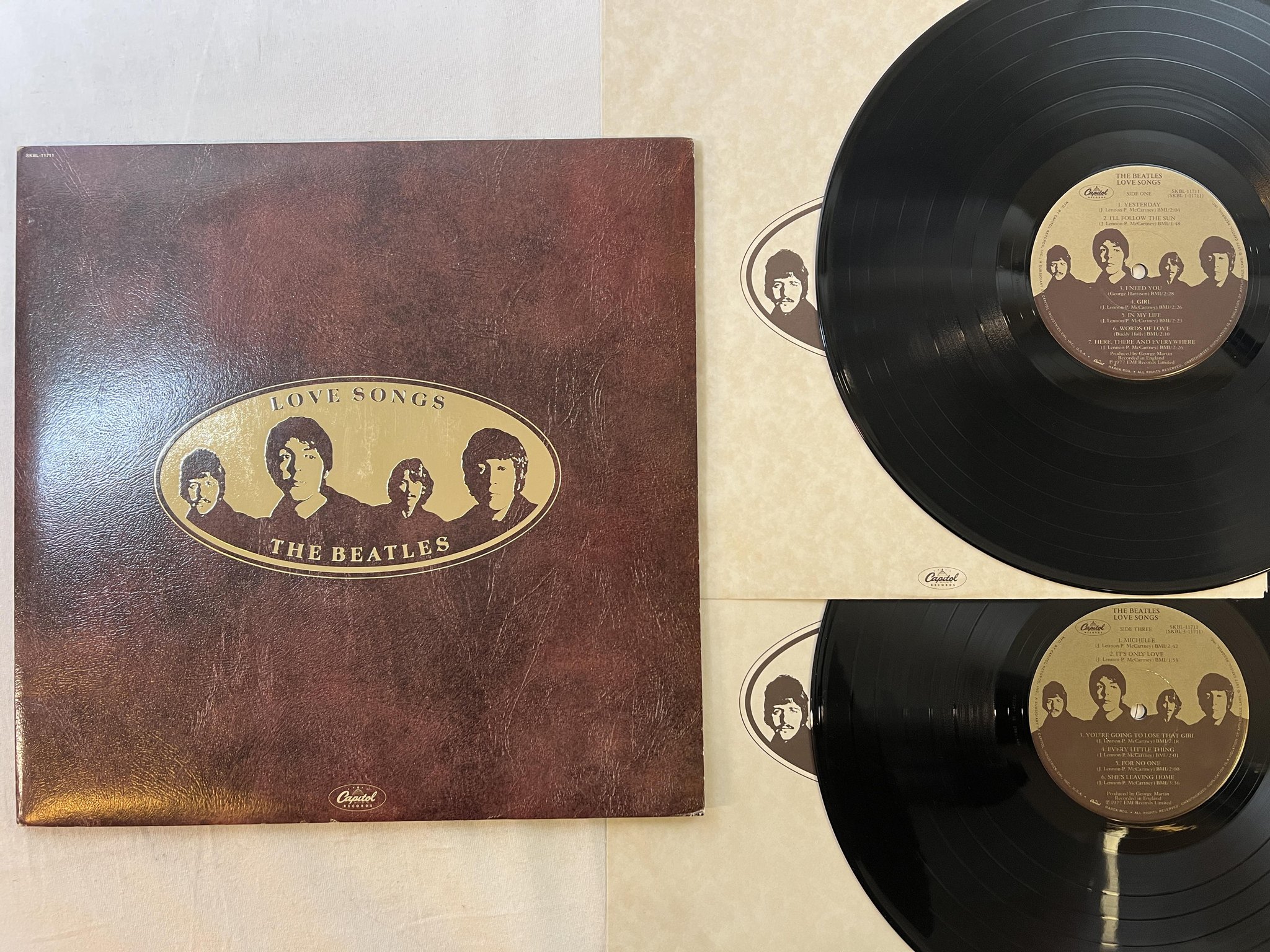Omslagsbild för skivan THE BEATLES love songs 2xLP -77 US CAPITOL SKBL 11711