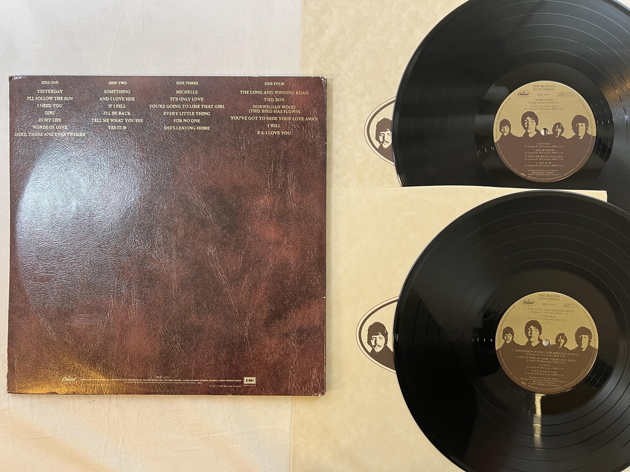 Omslagsbild för skivan THE BEATLES love songs 2xLP -77 US CAPITOL SKBL 11711