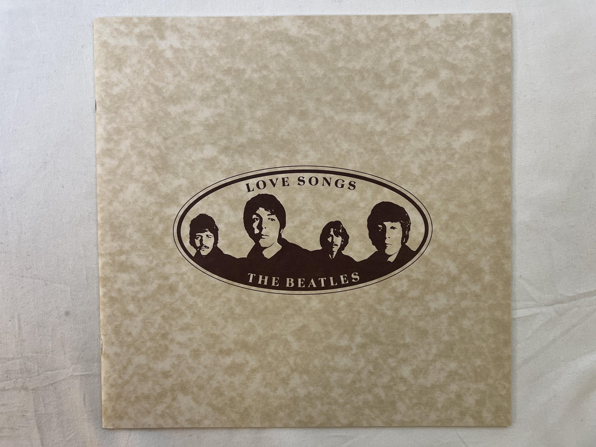 Omslagsbild för skivan THE BEATLES love songs 2xLP -77 US CAPITOL SKBL 11711