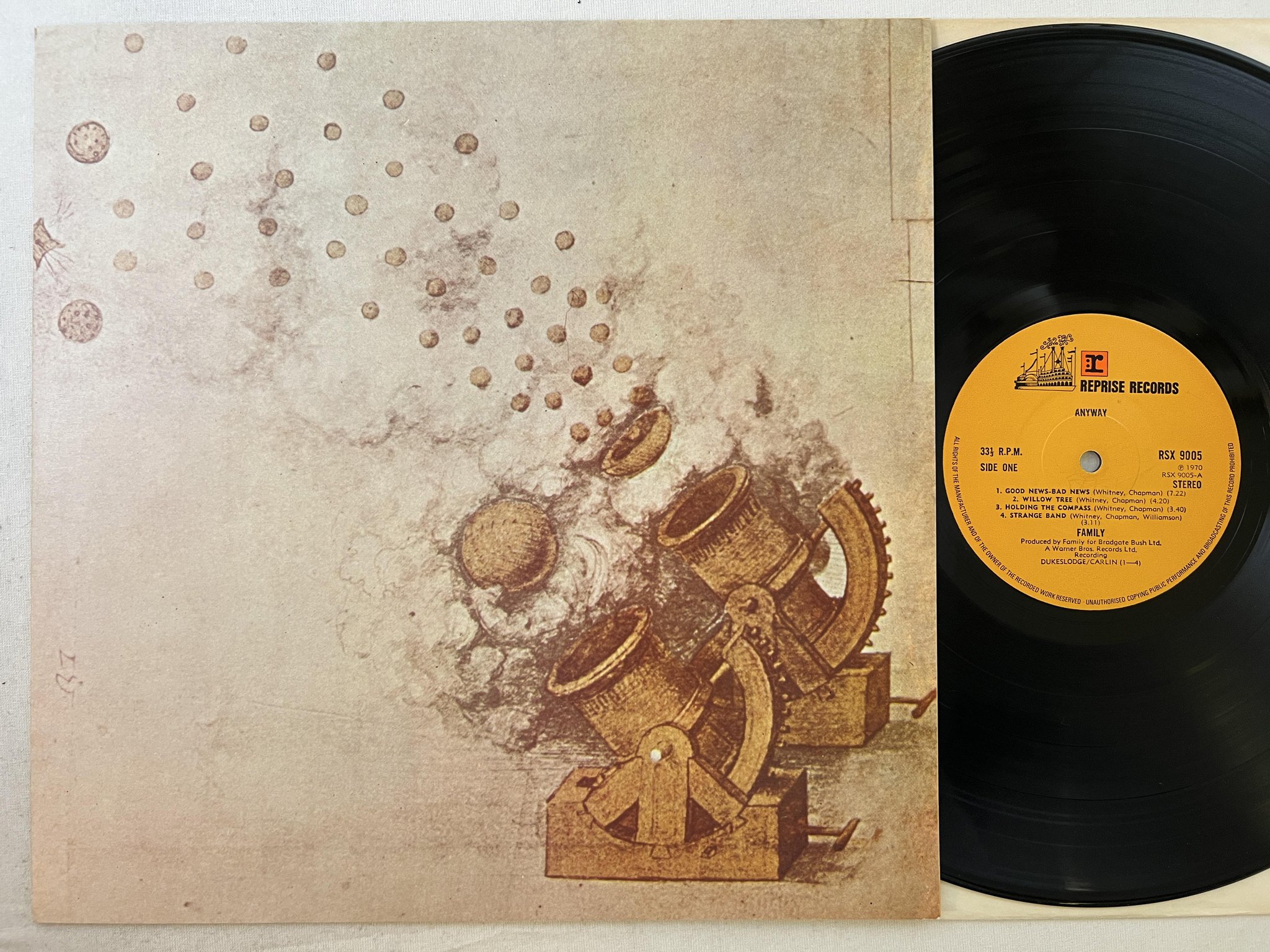 Omslagsbild för skivan FAMILY anyway LP -70 UK REPRISE RSX 9005
