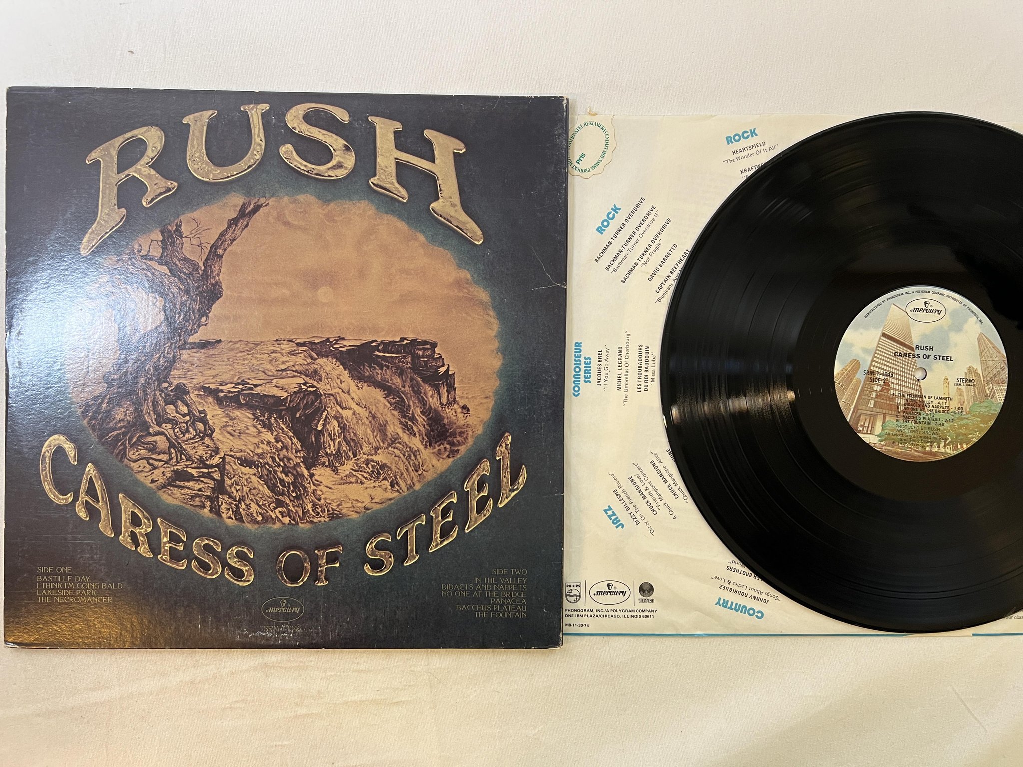 Omslagsbild för skivan RUSH caress of steel LP -75 US MERCURY SRM-1-1046