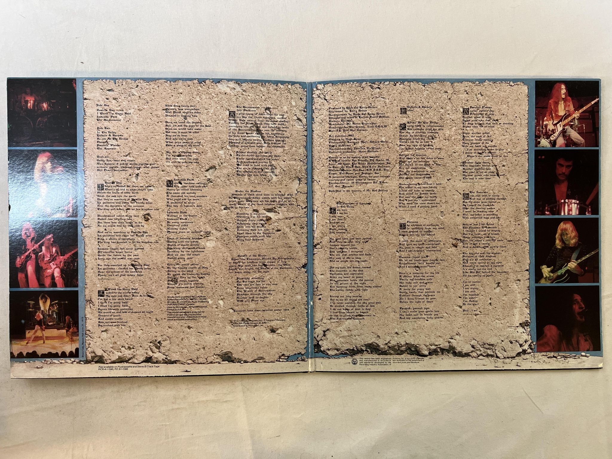 Omslagsbild för skivan RUSH caress of steel LP -75 US MERCURY SRM-1-1046