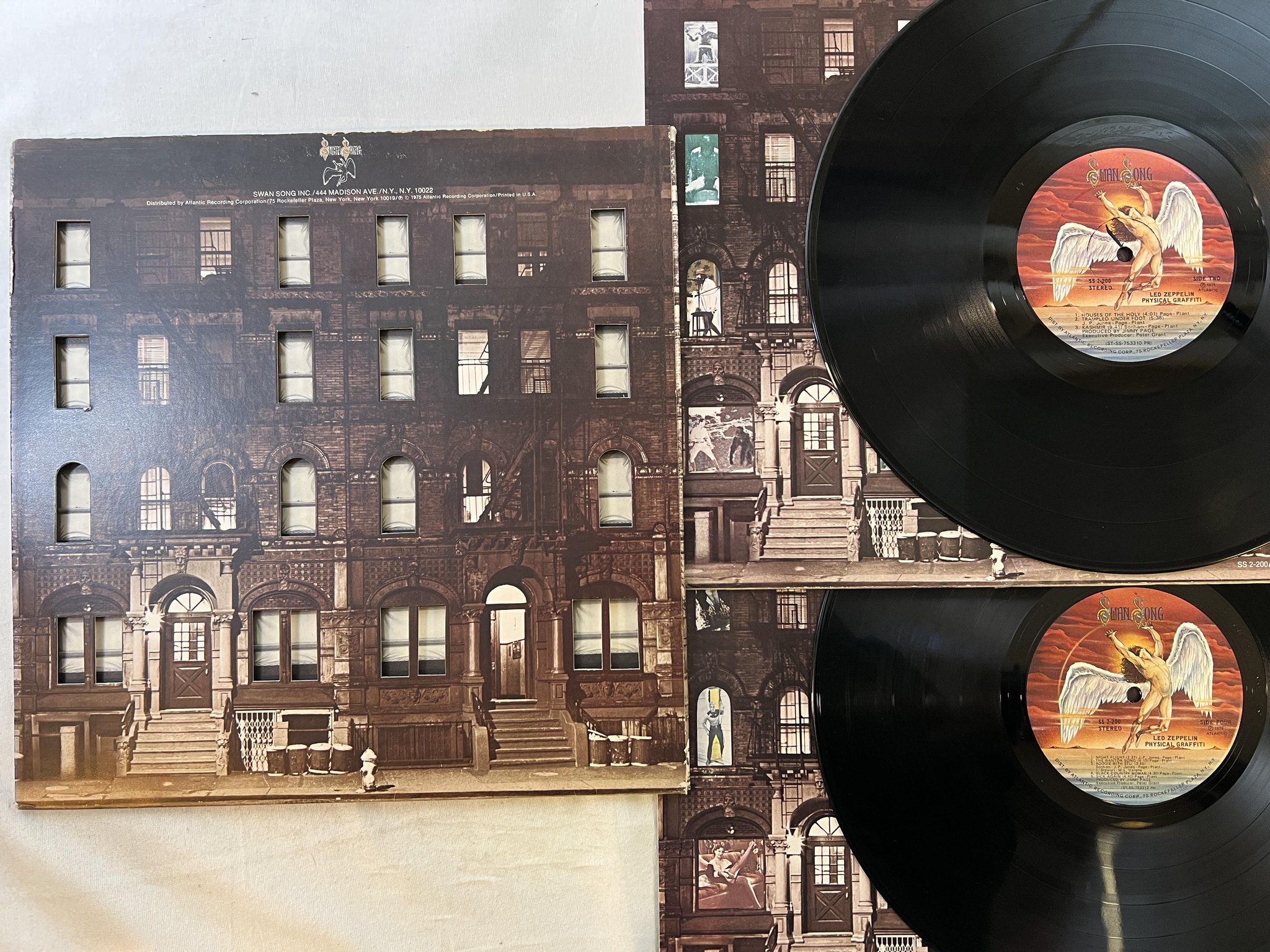 Omslagsbild för skivan LED ZEPPELIN physical graffiti 2xLP -75 US SWAN SONG SS 2-200