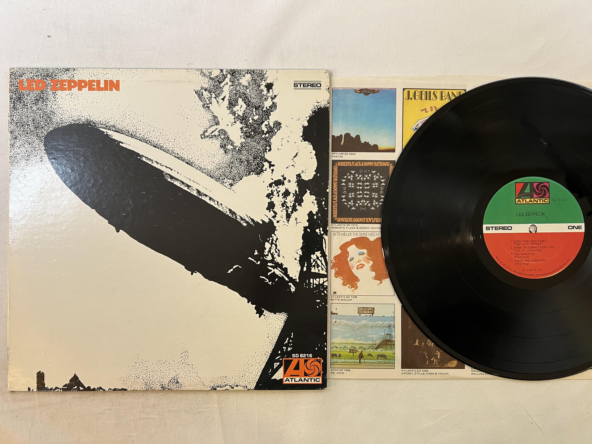 Omslagsbild för skivan LED ZEPPELIN s/t LP re US ATLANTIC SD 8216