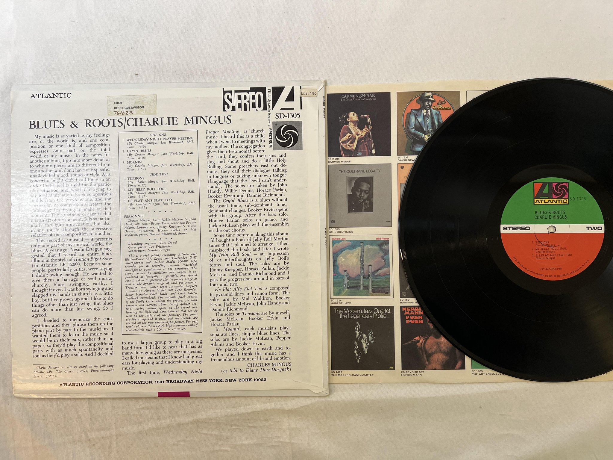 Omslagsbild för skivan CHARLIE MINGUS blues & roots LP re US ATLANTIC SD 1305
