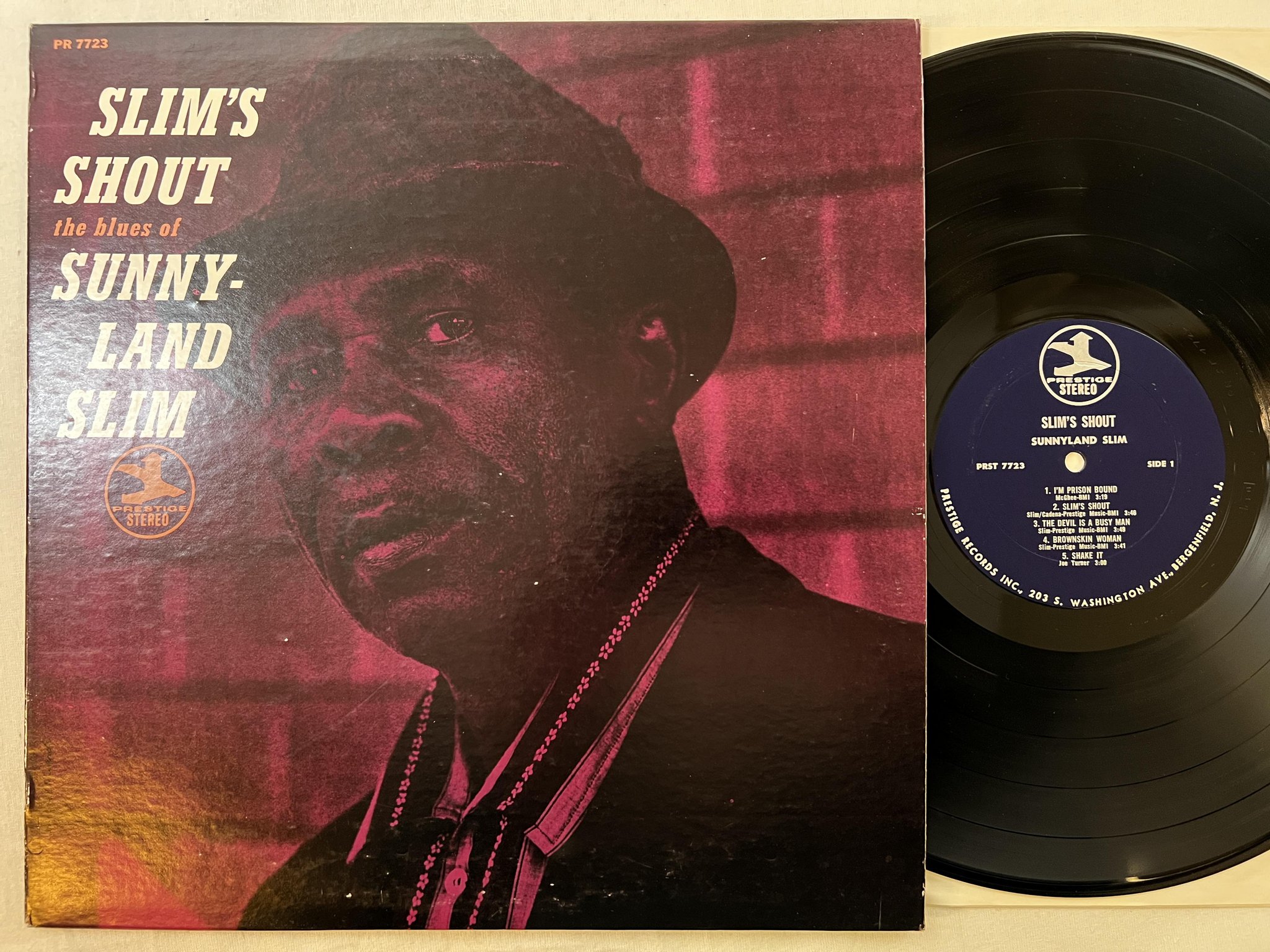Omslagsbild för skivan SUNNYLAND SLIM Slim's shout LP -69 US PRESTIGE PRST 7723