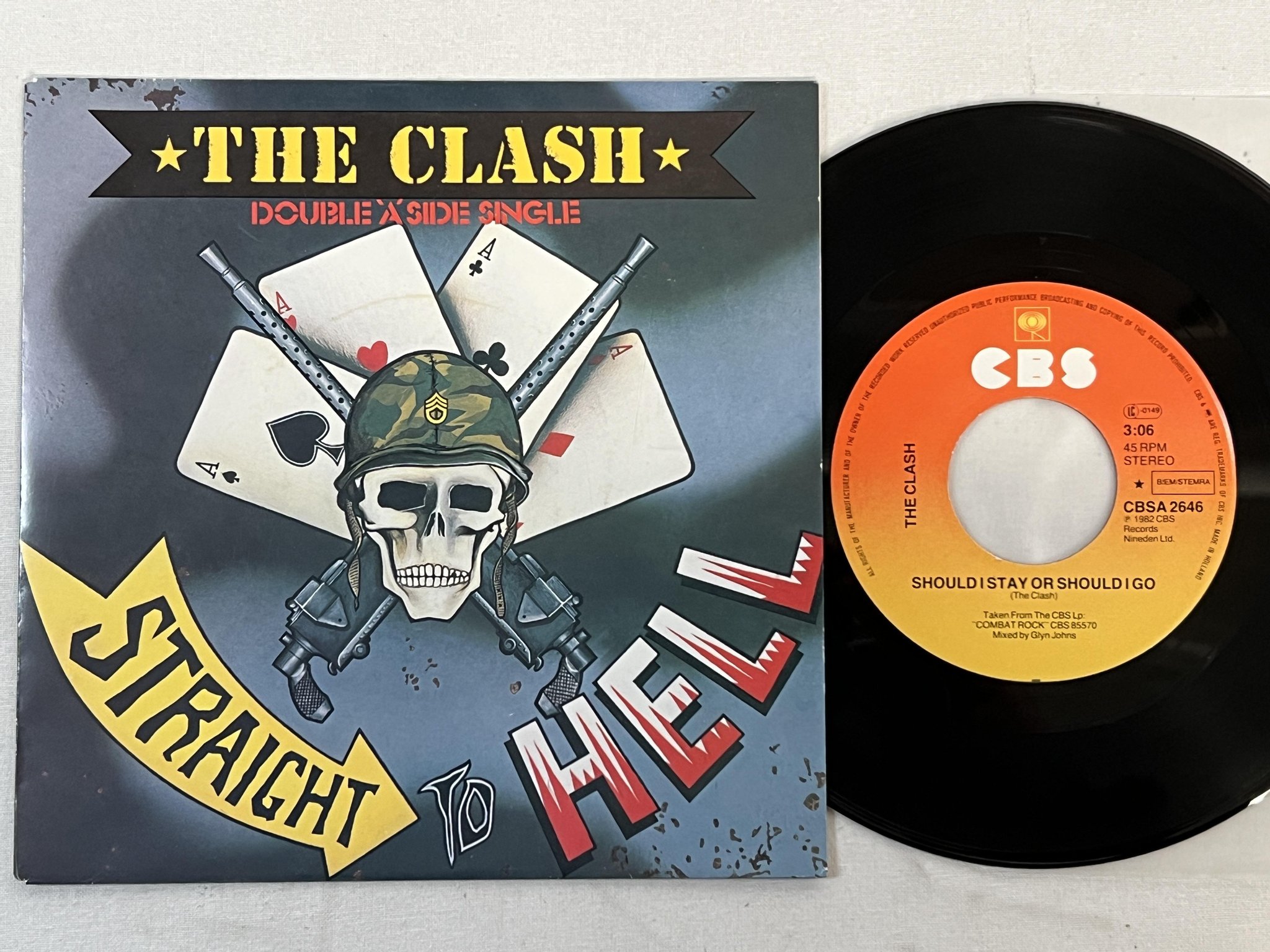 Omslagsbild för skivan THE CLASH straight to hell 7"single -82 Hol CBS 2646
