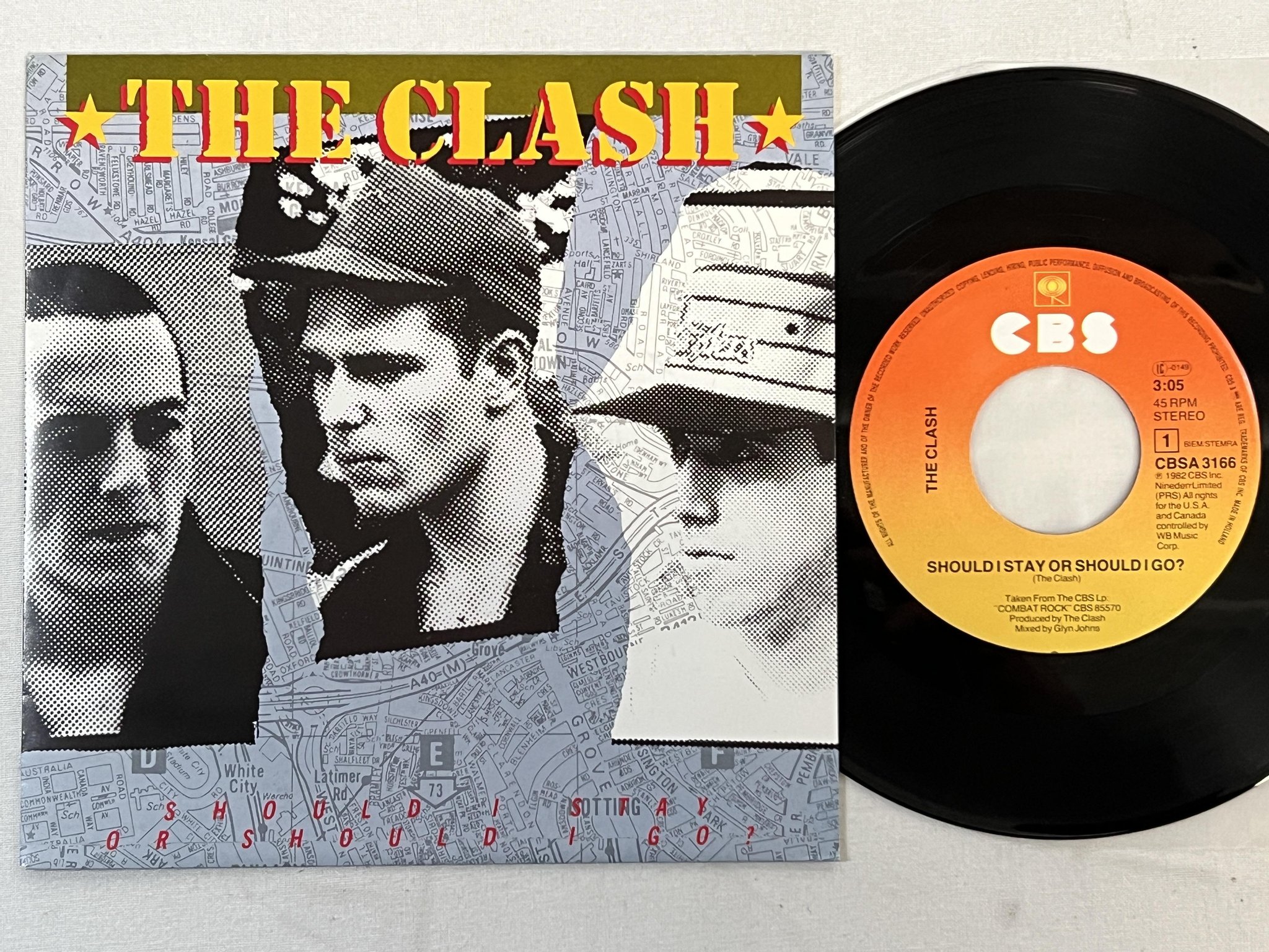 Omslagsbild för skivan THE CLASH should I stay or should I go 7"single -82 Hol CBS 3166