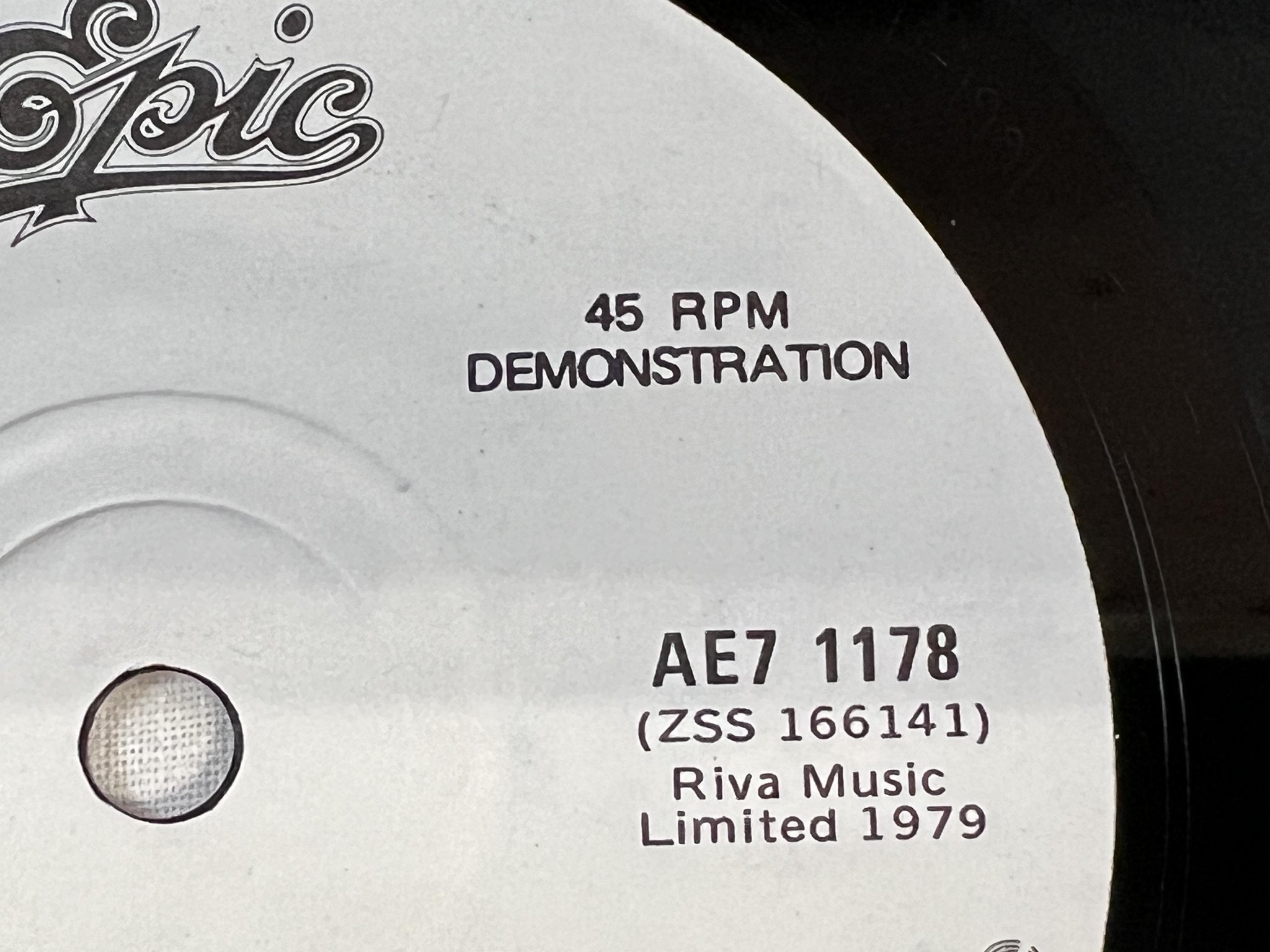 Omslagsbild för skivan THE CLASH gates of the west 7"single -79 Can EPIC AE7 1178 promo