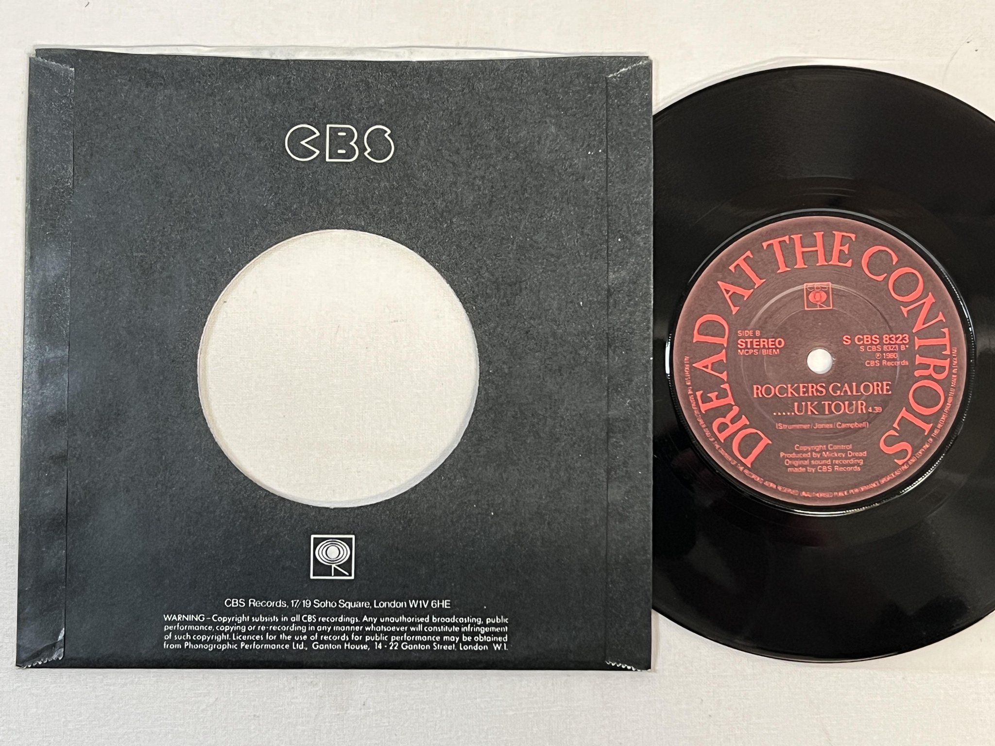 Omslagsbild för skivan THE CLASH Bankrobber 7"single -83 S CBS 8323