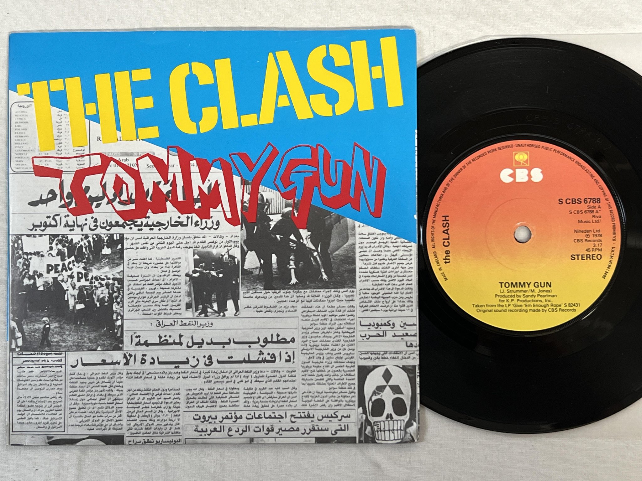Omslagsbild för skivan THE CLASH Tommy gun 7"single -78 UK CBS 6788