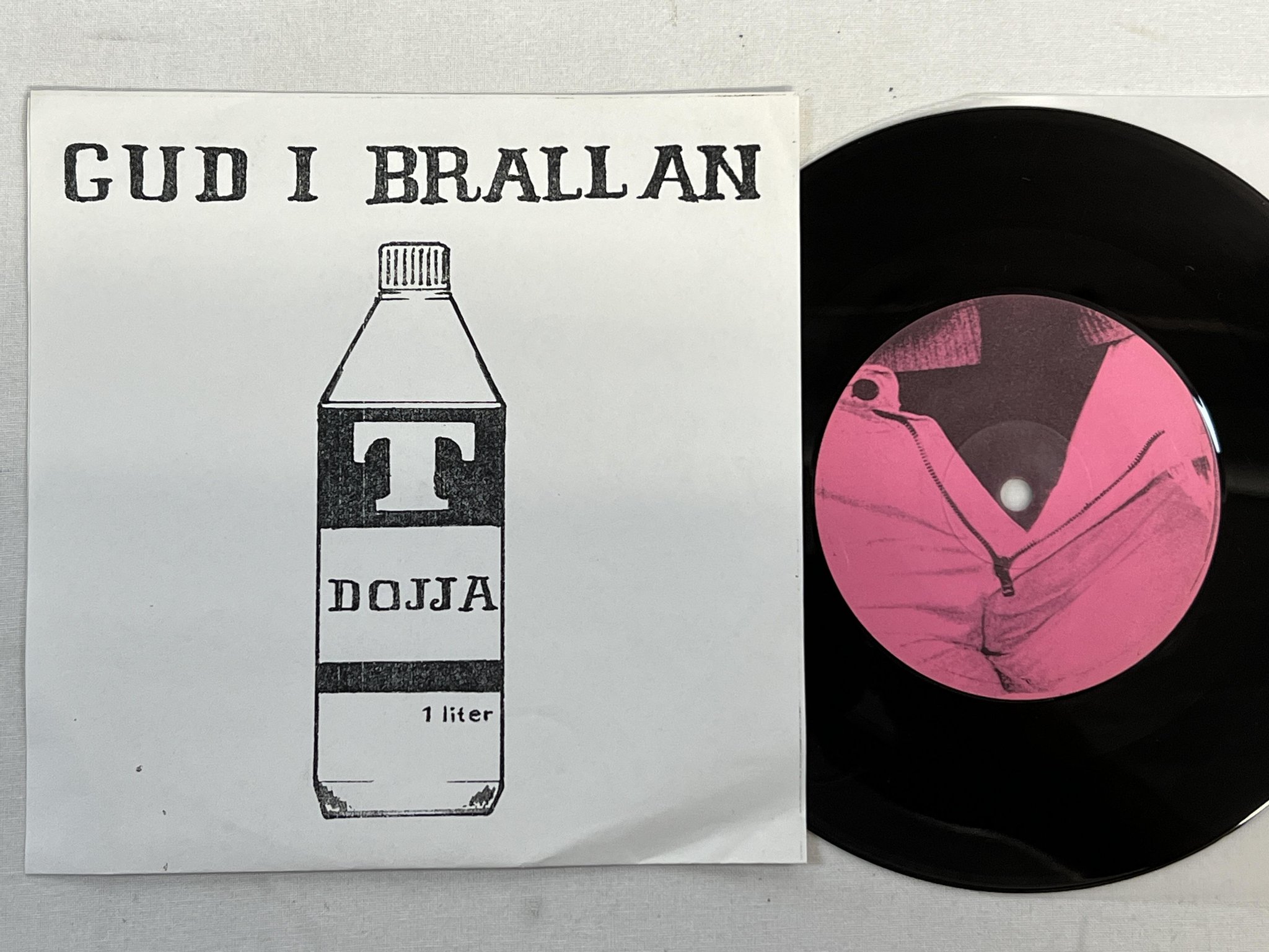 Omslagsbild för skivan GUD I BRALLAN Swensk Bön 7"single -82 Swe GIB 001