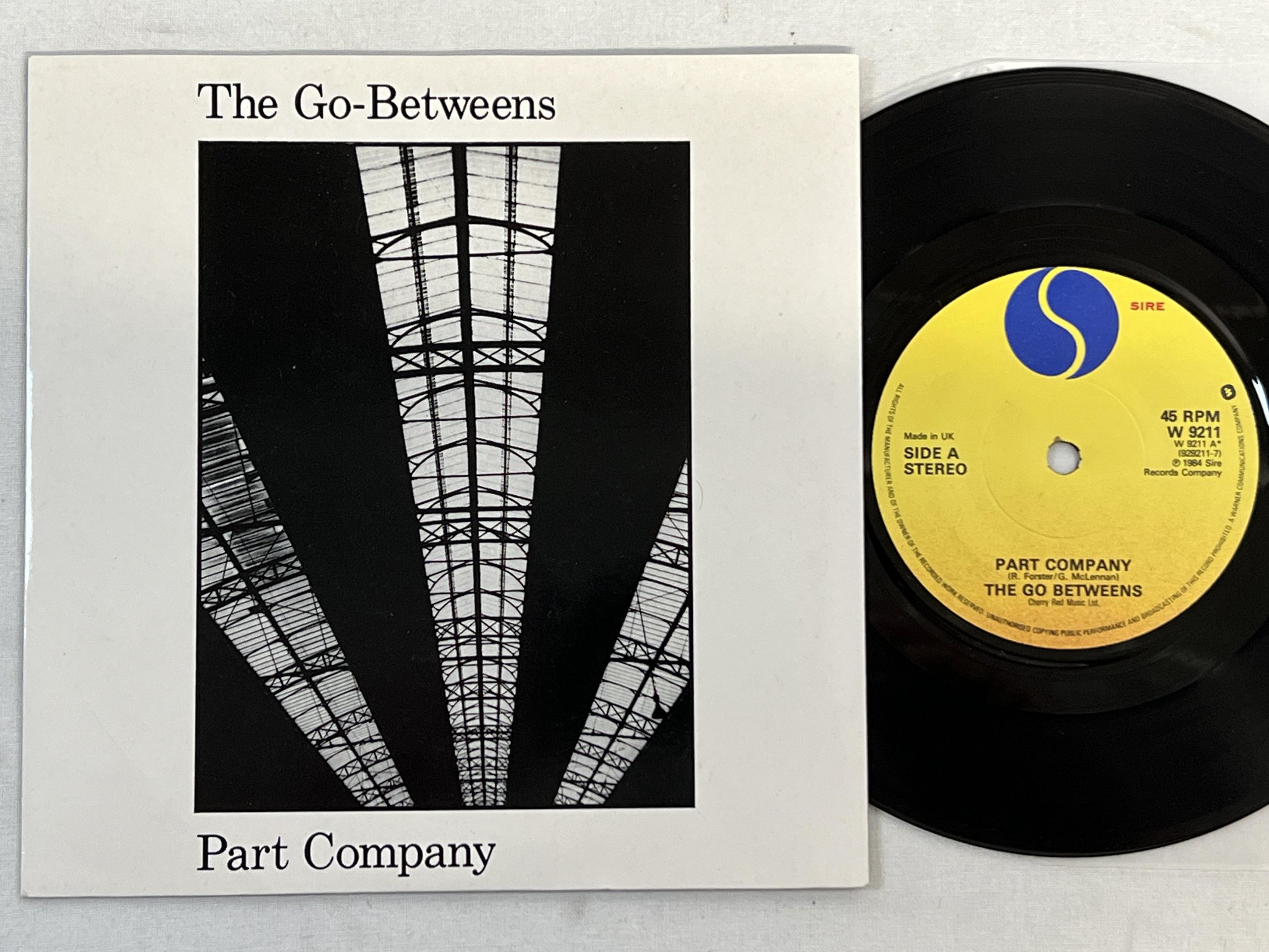 Omslagsbild för skivan THE GO-BETWEENS part company 7"single -84 UK ROUGH TRADE W 9211