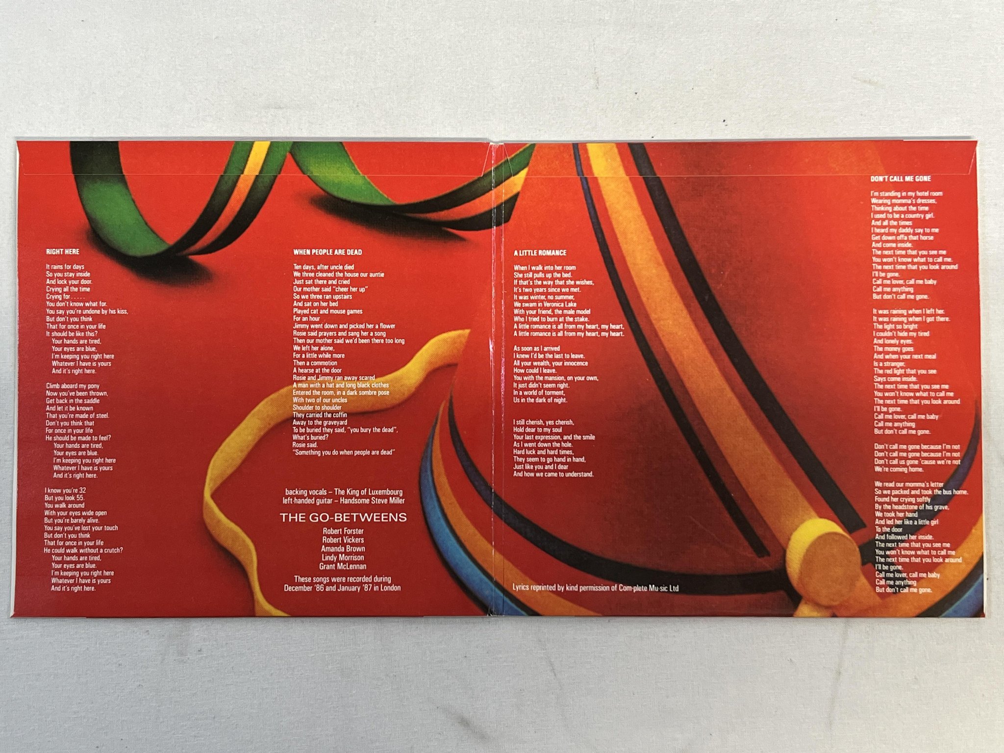 Omslagsbild för skivan THE GO-BETWEENS right here 2x7"single -84 UK BEGGARS BANQUET BEG 183D