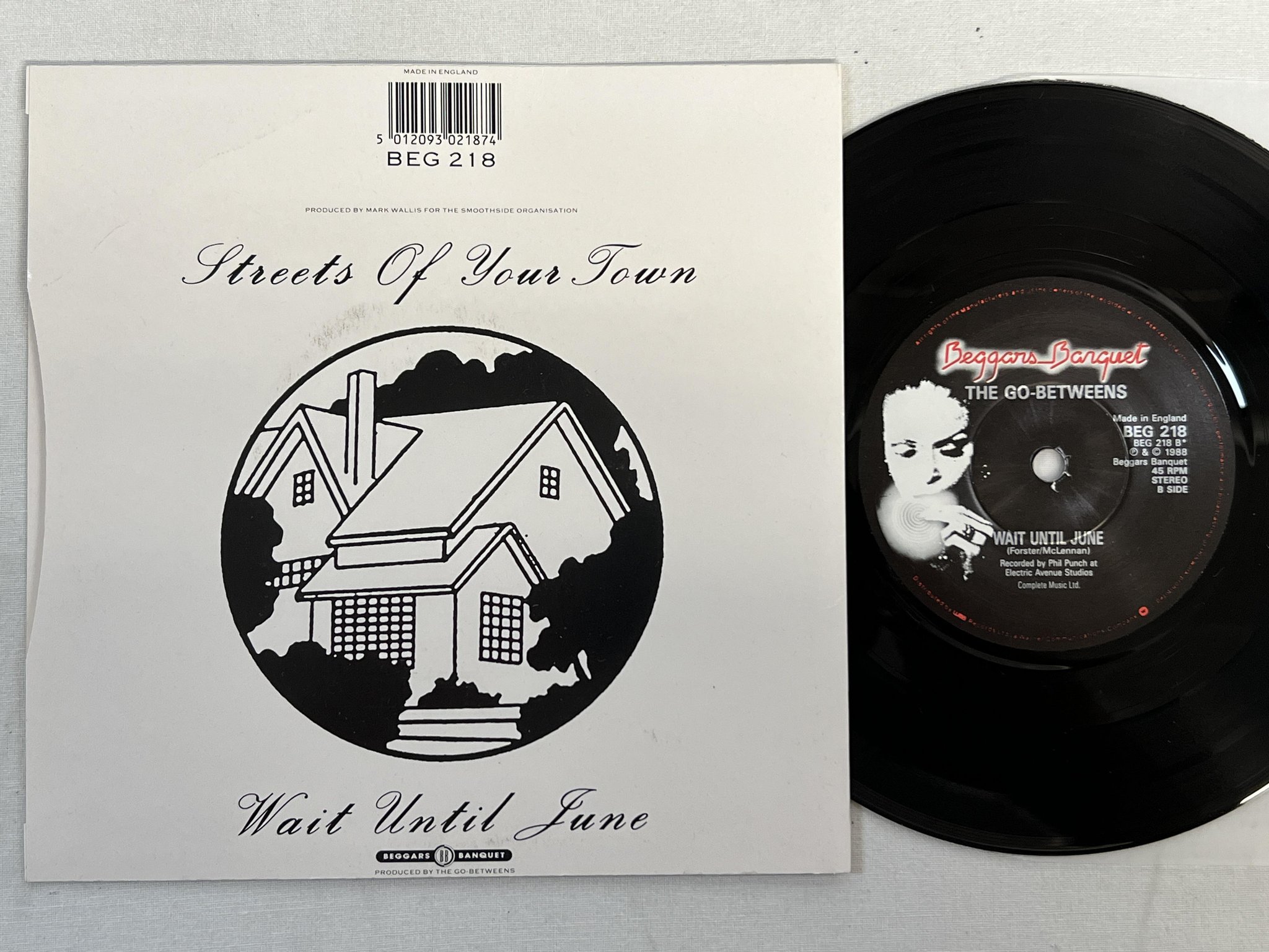 Omslagsbild för skivan THE GO-BETWEENS Streets Of Your Town 7"single -88 UK BEGGARS BANQUET BEG 218
