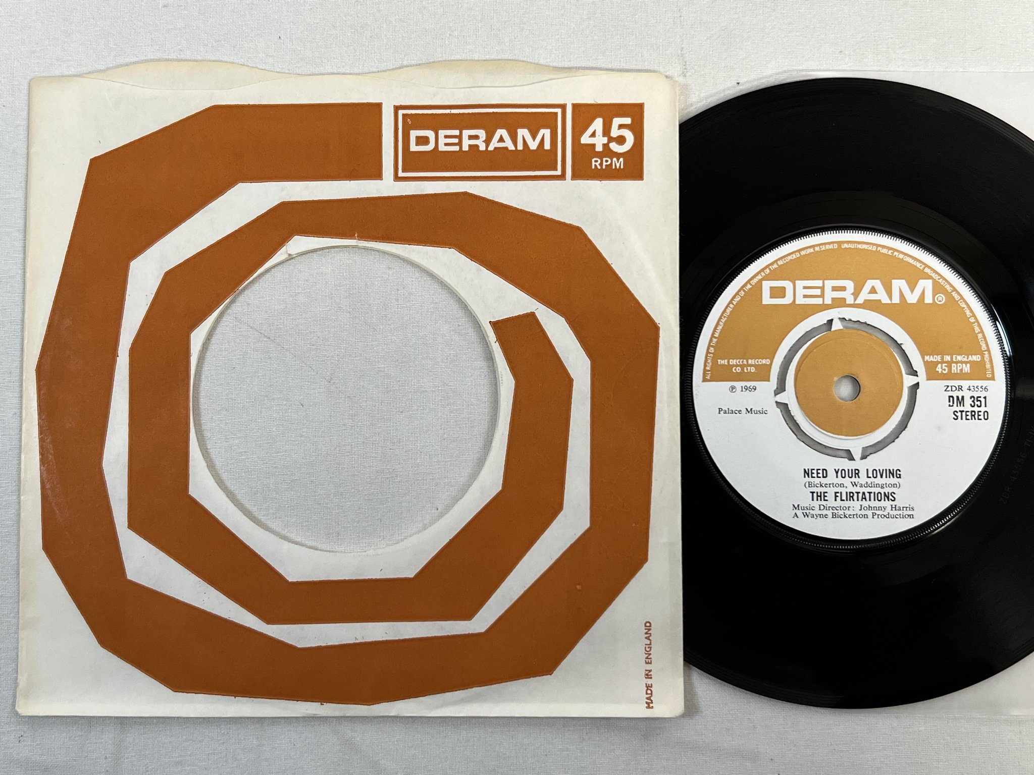 Omslagsbild för skivan THE FLIRTATIONS need your loving 7" -72 UK DERAM DM 351