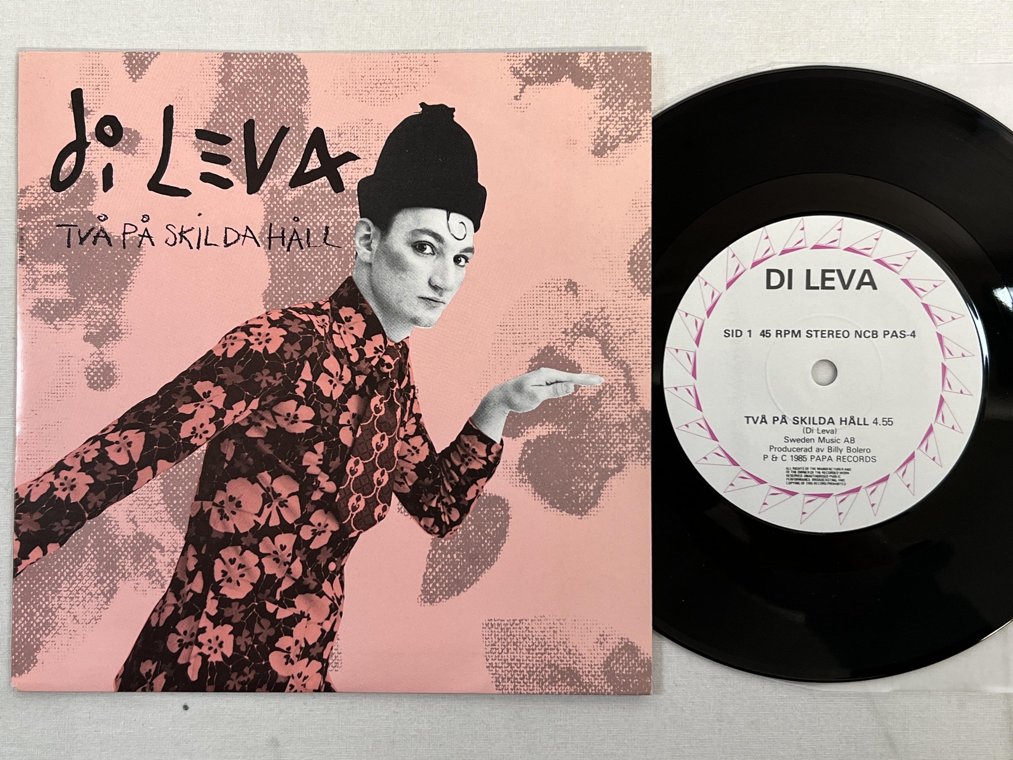 Omslagsbild för skivan DI LEVA två på skilda håll 7" -85 Swe PAPA PAS-4 ** NEW WAVE **