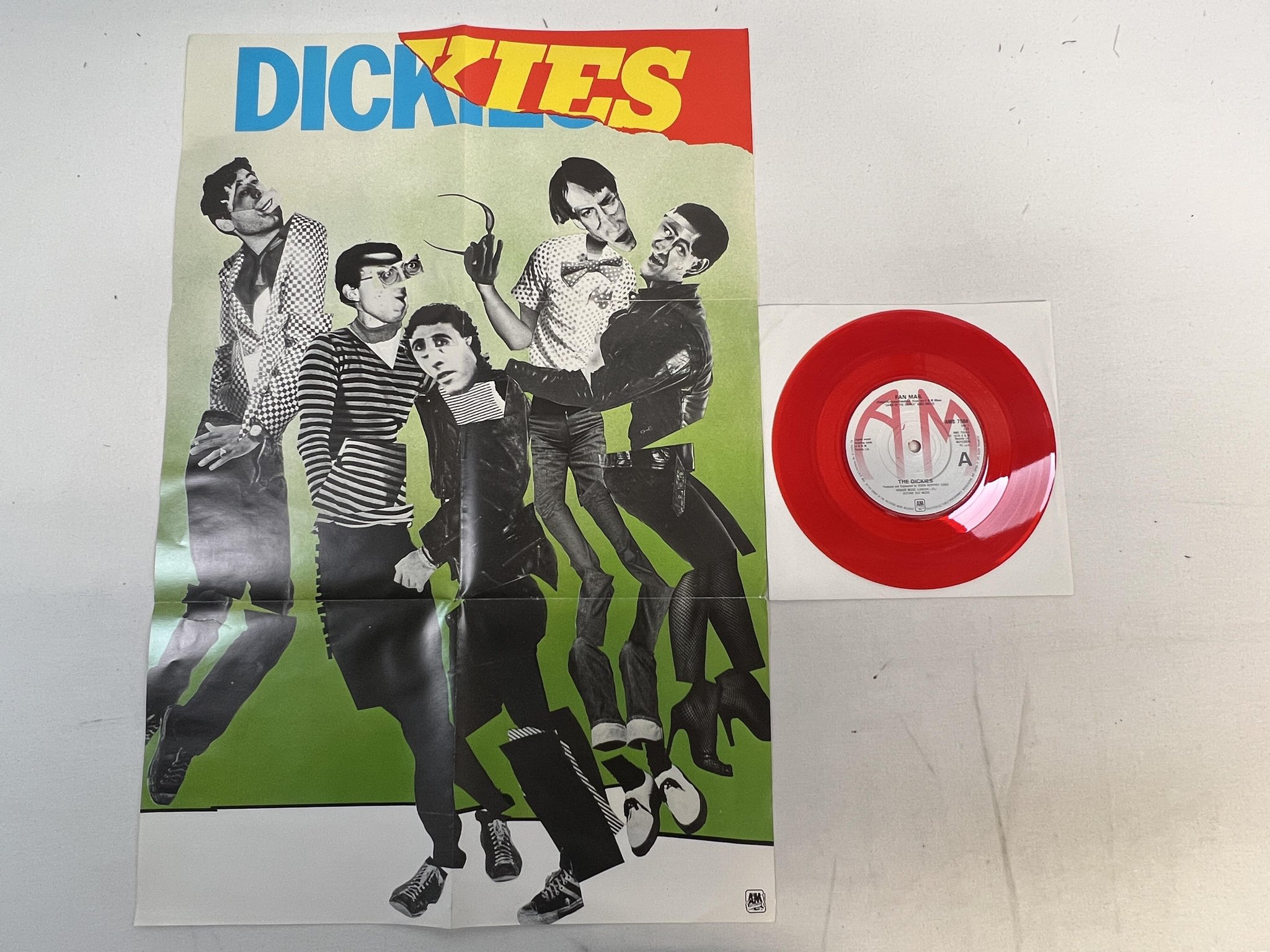 Omslagsbild för skivan THE DICKIES fan mail 7"single -79 UK A&M AMS 7504 red vinyl poster sleeve