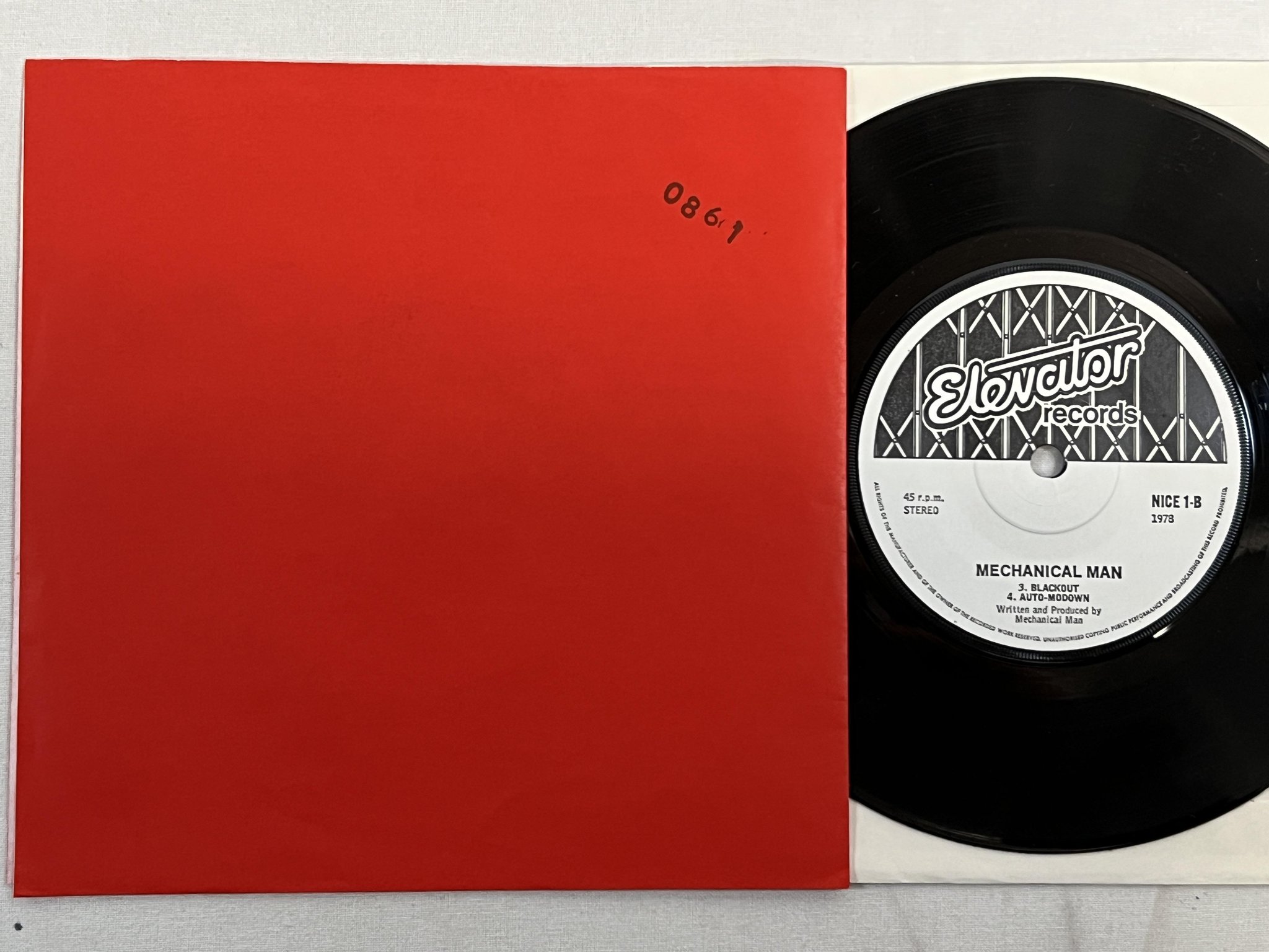 Omslagsbild för skivan DEVO mechanical man 7" -78 UK ELEVATOR NICE 1 electronic ** RED COVER **