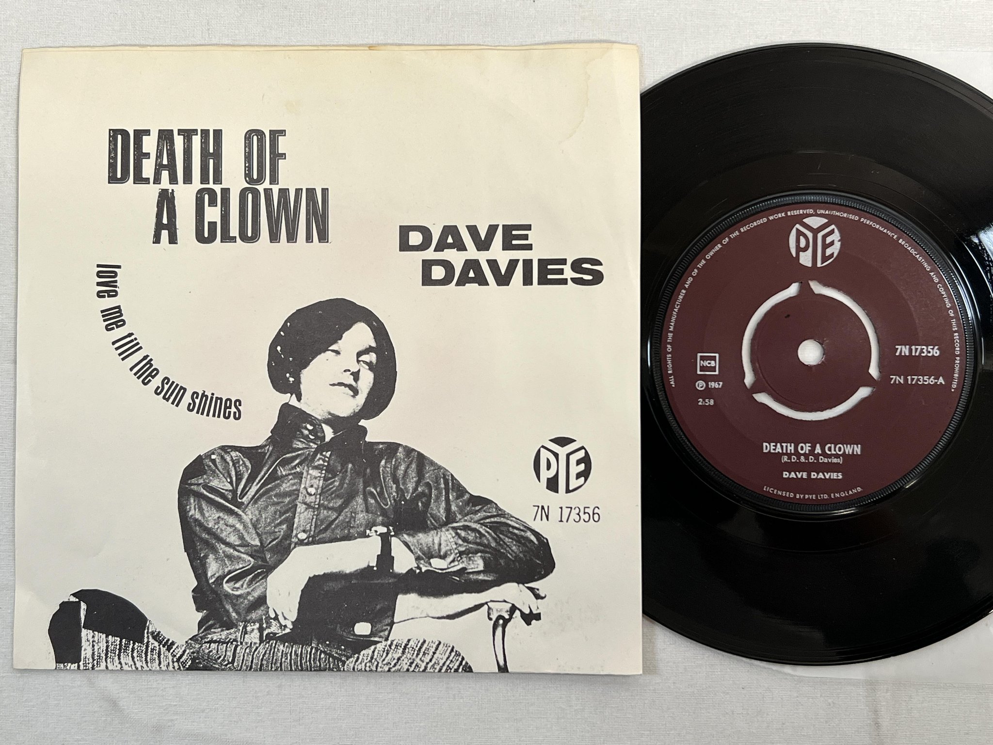 Omslagsbild för skivan DAVE DAVIES Death Of A Clown 7" -67 ncb PYE 7N 17356