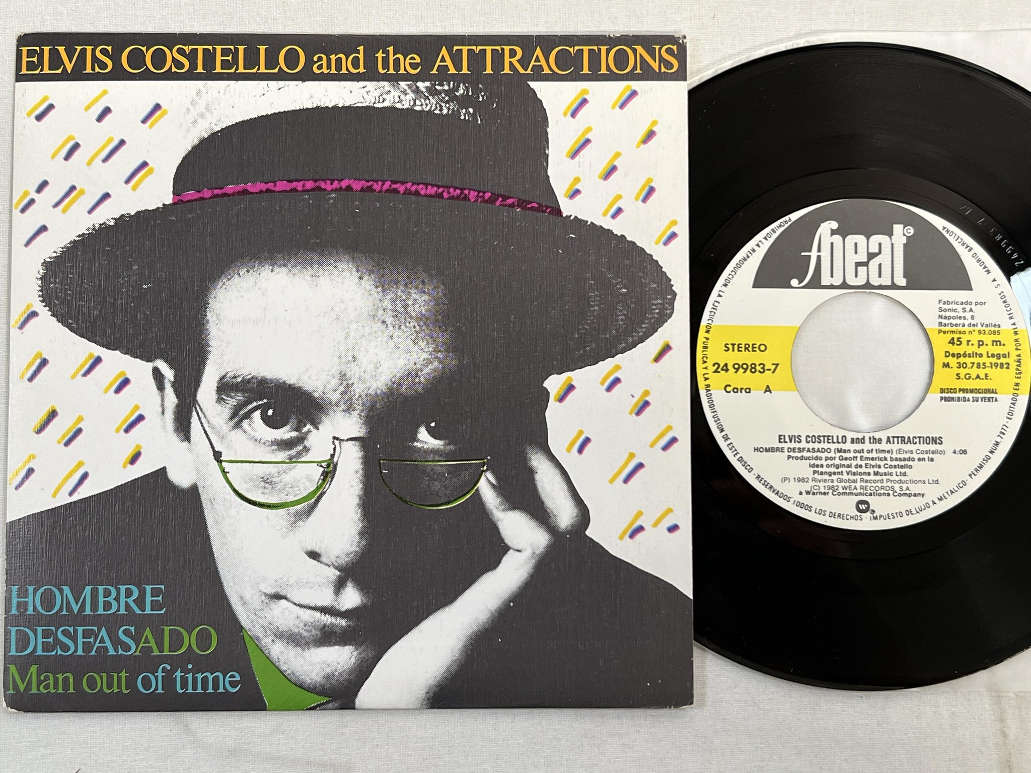 Omslagsbild för skivan ELVIS COSTELLO & THE ATTRACTIONS Hombre Desfasado Man Out 7" -82 Spain F-BEAT