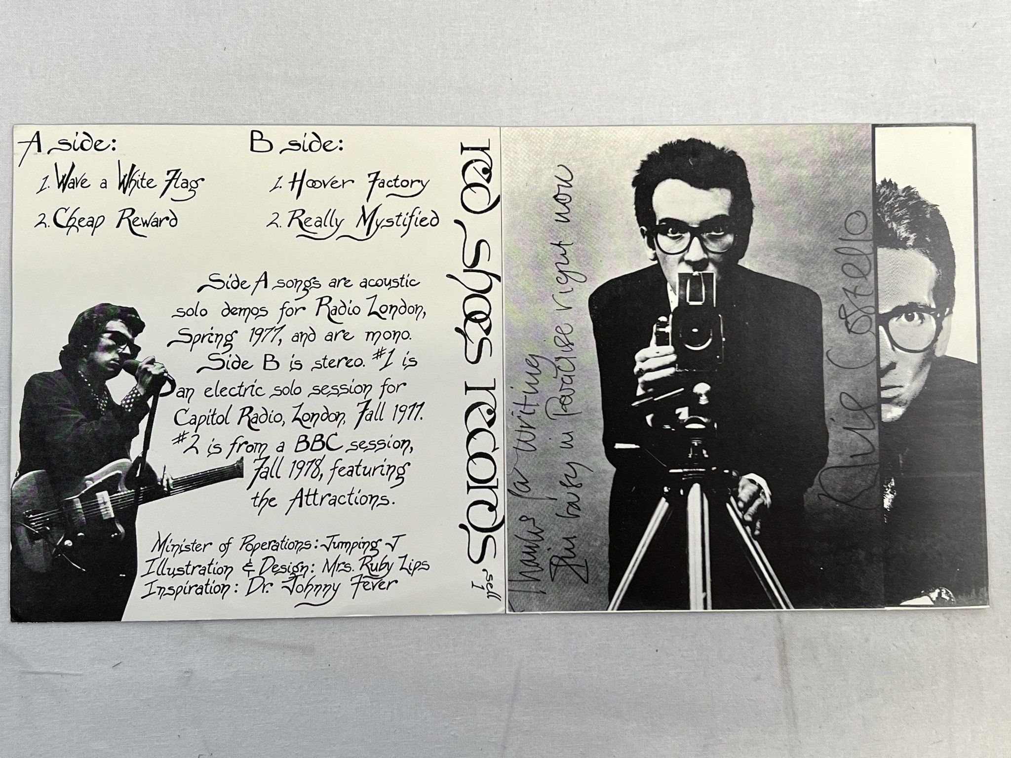 Omslagsbild för skivan ELVIS COSTELLO cornered on plastic 7" -7? US RED SHOES Sell 1 ** RED VINYL **