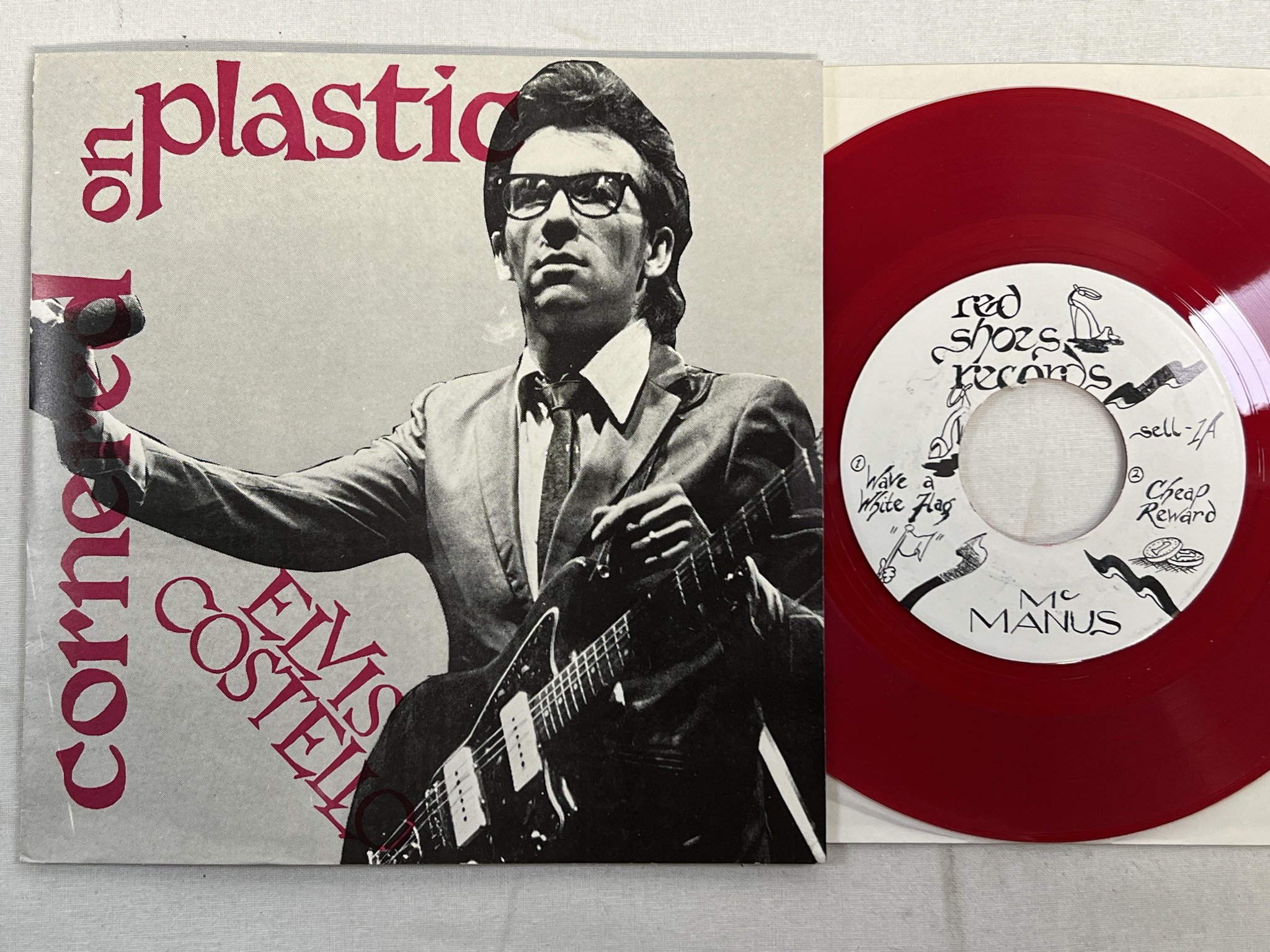 Omslagsbild för skivan ELVIS COSTELLO cornered on plastic 7" -7? US RED SHOES Sell 1 ** RED VINYL **