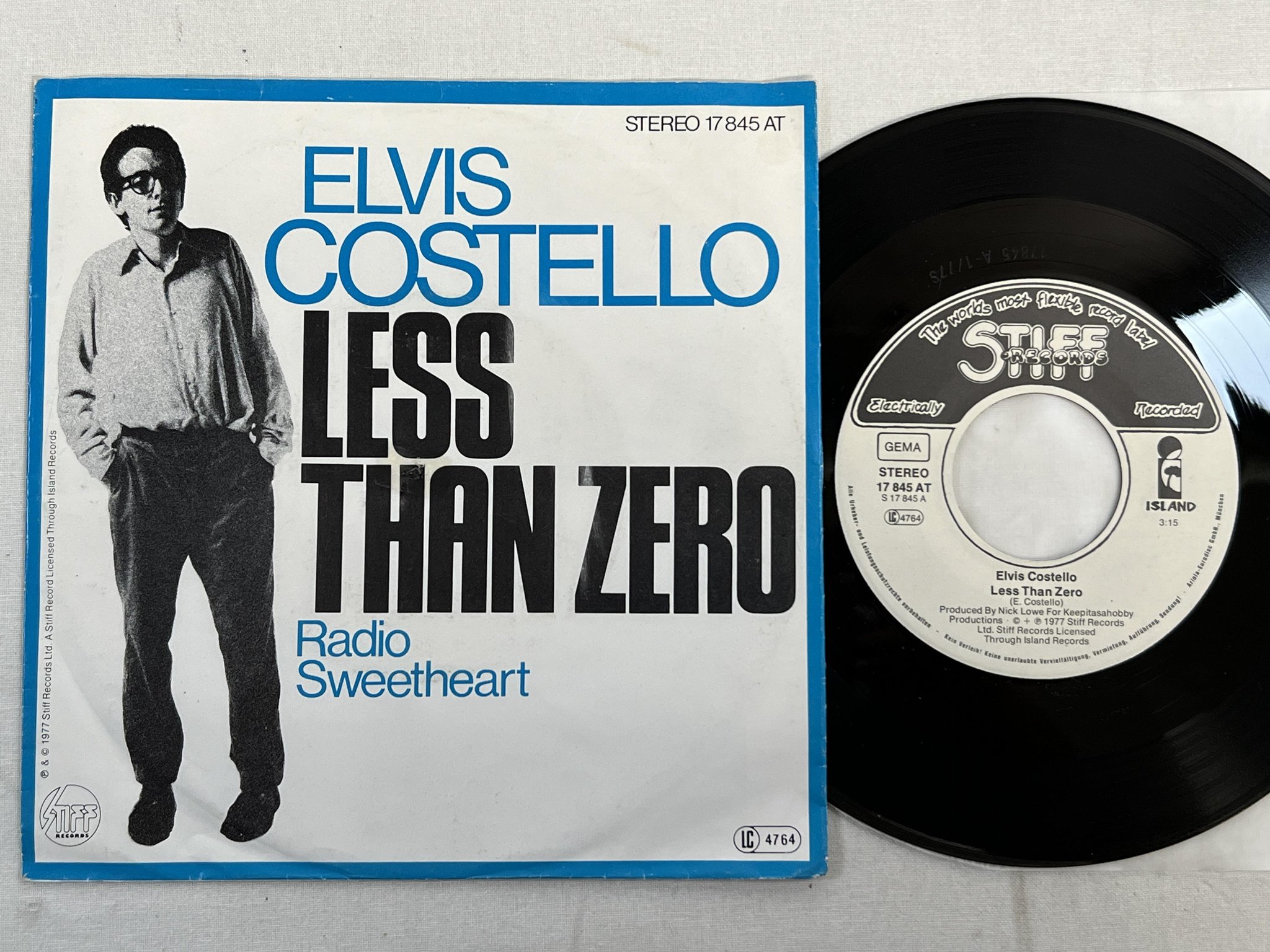 Omslagsbild för skivan ELVIS COSTELLO Less Than Zero 7" -77 Ger STIFF 17 845 AT