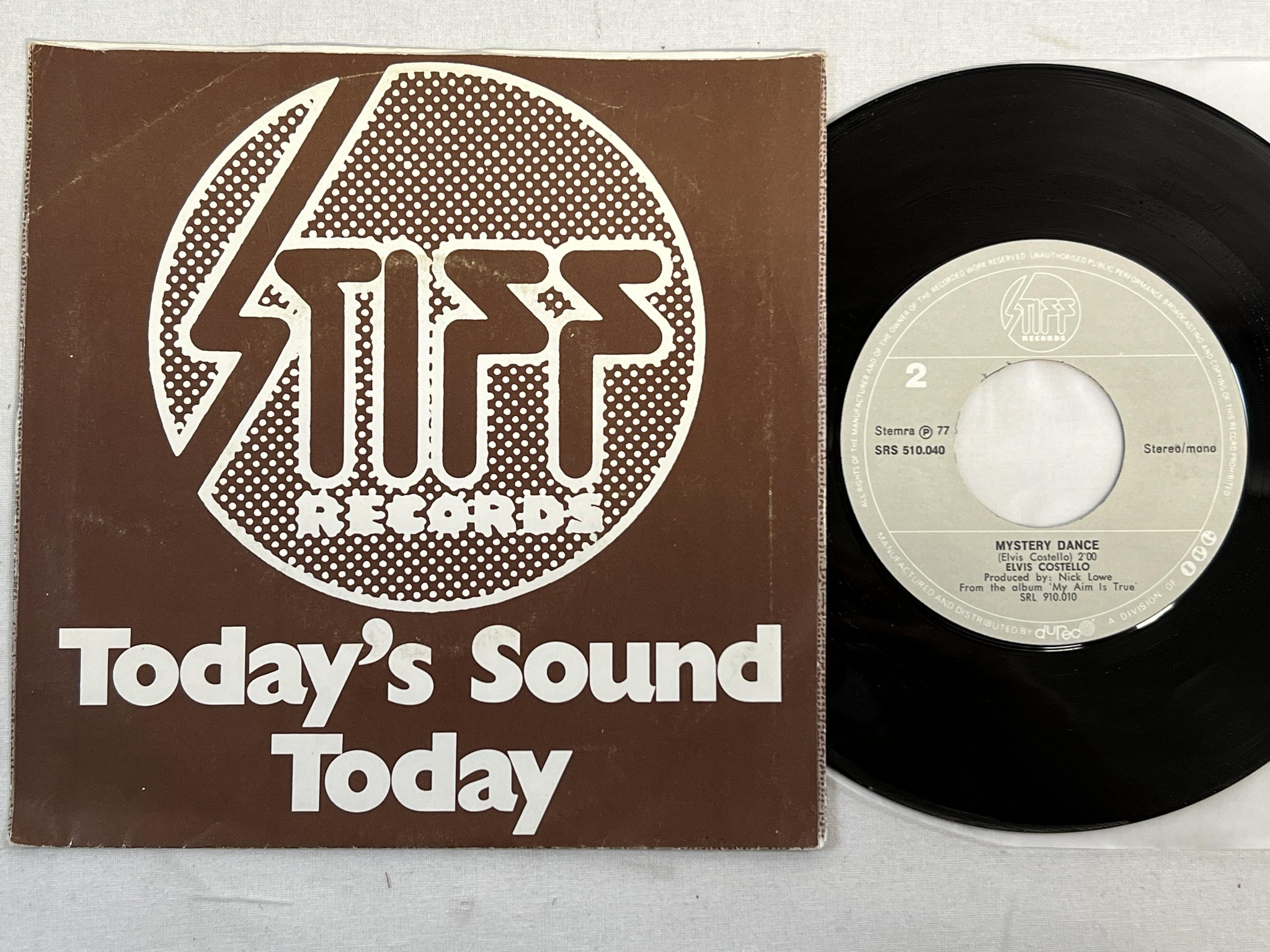 Omslagsbild för skivan ELVIS COSTELLO (The Angels Wanna Wear My) Red Shoes 7" -77 Hol STIFF SRS 510.040