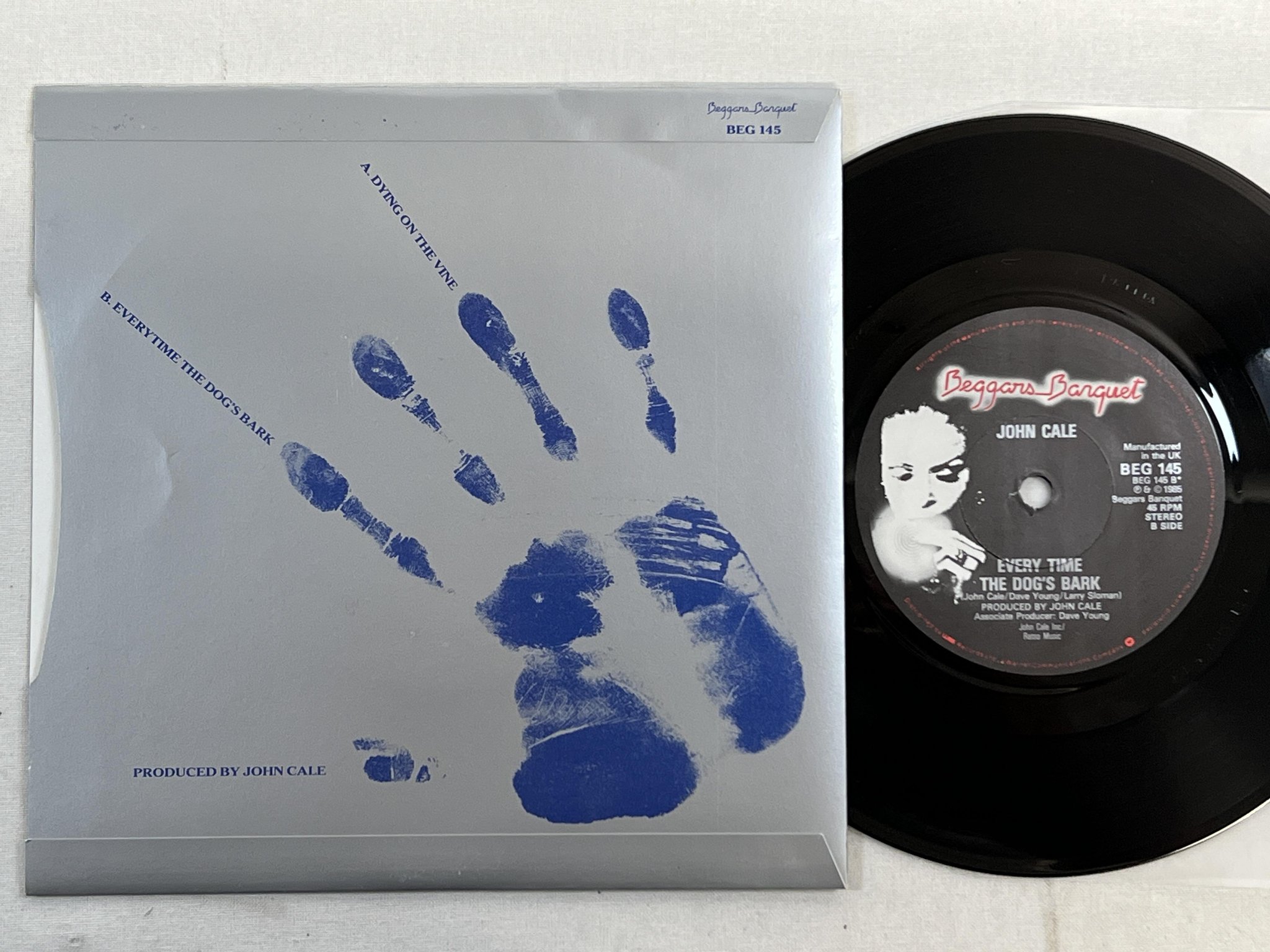 Omslagsbild för skivan JOHN CALE dying on the vine 7" -85 UK BEGGARS BANQUET BEG 145