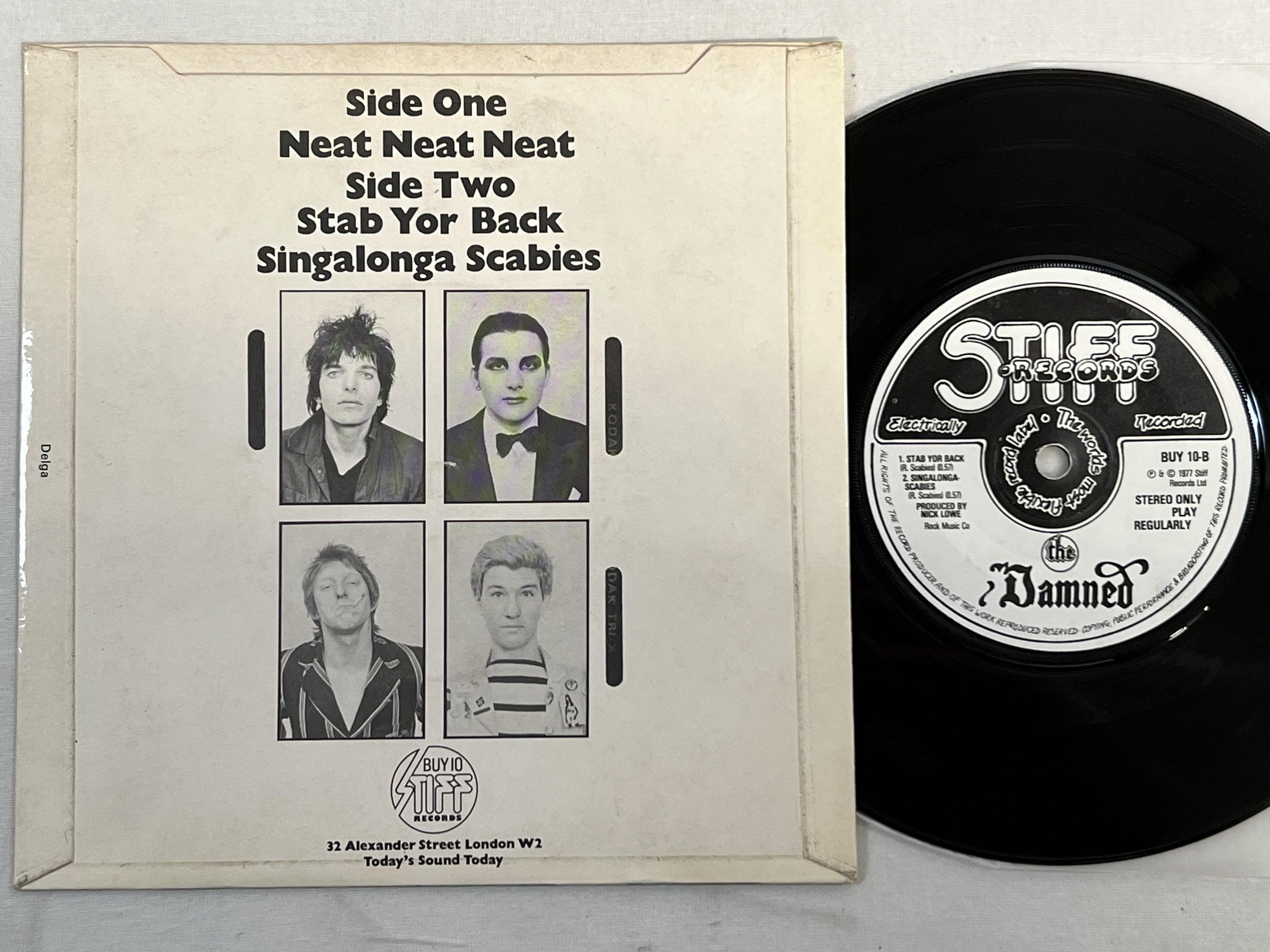 Omslagsbild för skivan THE DAMNED neat neat neat 7" -77 UK STIFF BUY-10 *** rare punk 45 ***