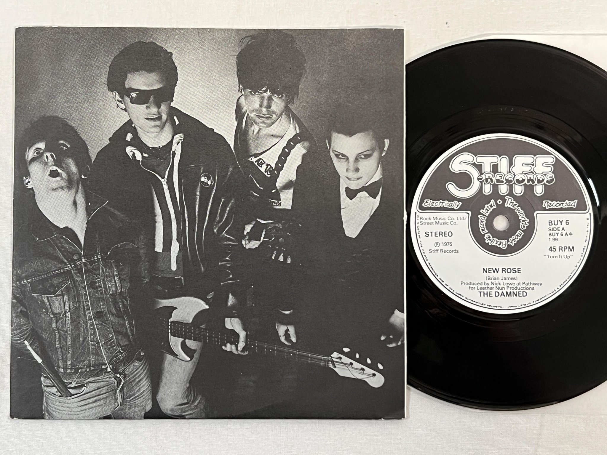 Omslagsbild för skivan THE DAMNED New Rose 7" re -78 UK STIFF BUY-6