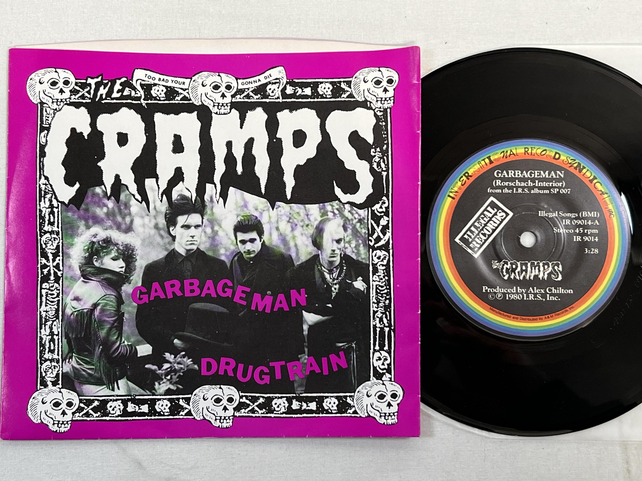 Omslagsbild för skivan THE CRAMPS garbageman 7" -80 UK ILLEGAL IR 09014