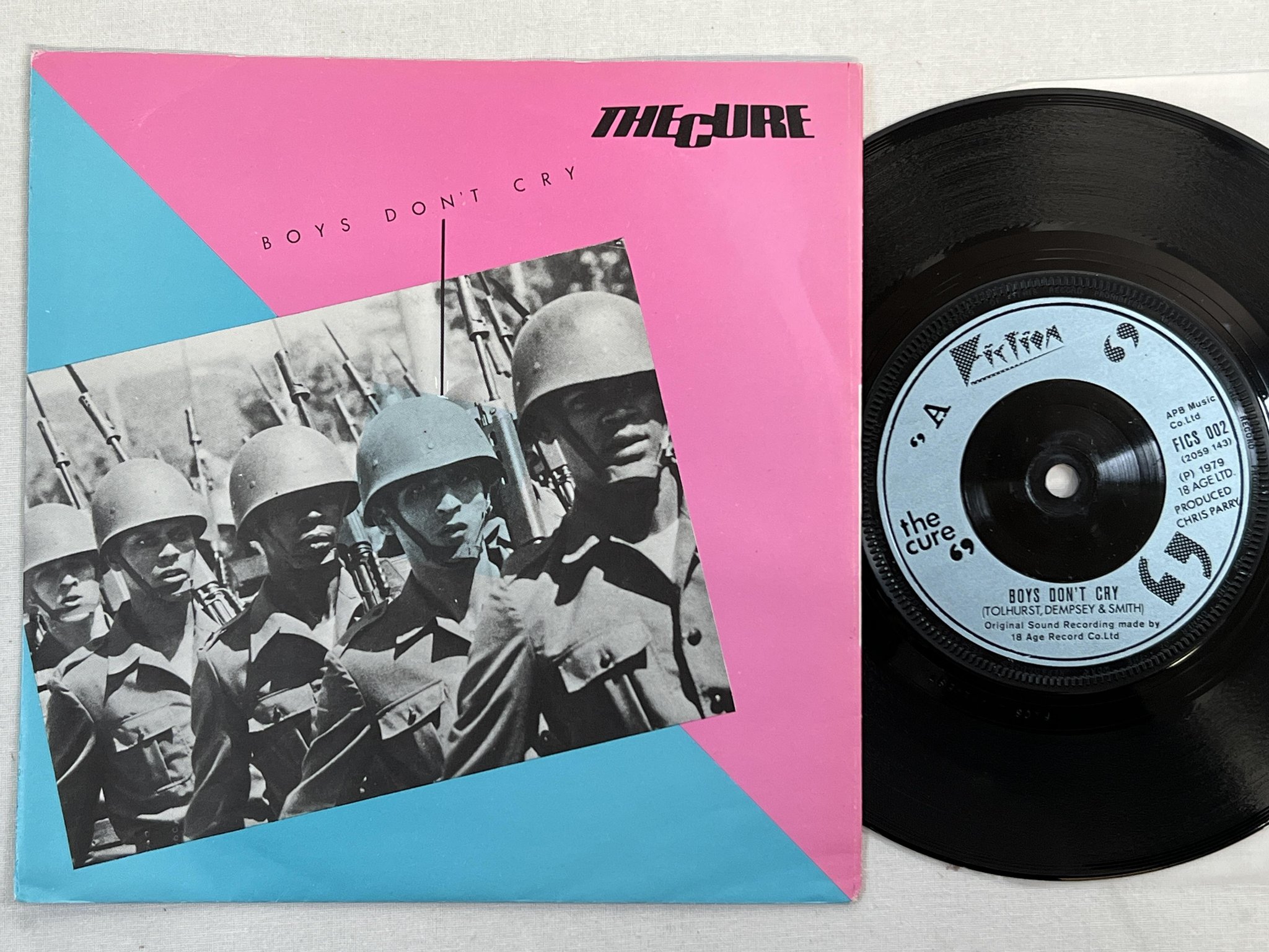 Omslagsbild för skivan THE CURE Boys Don't Cry 7" -78 UK FICTION FICS 002 ** rare **